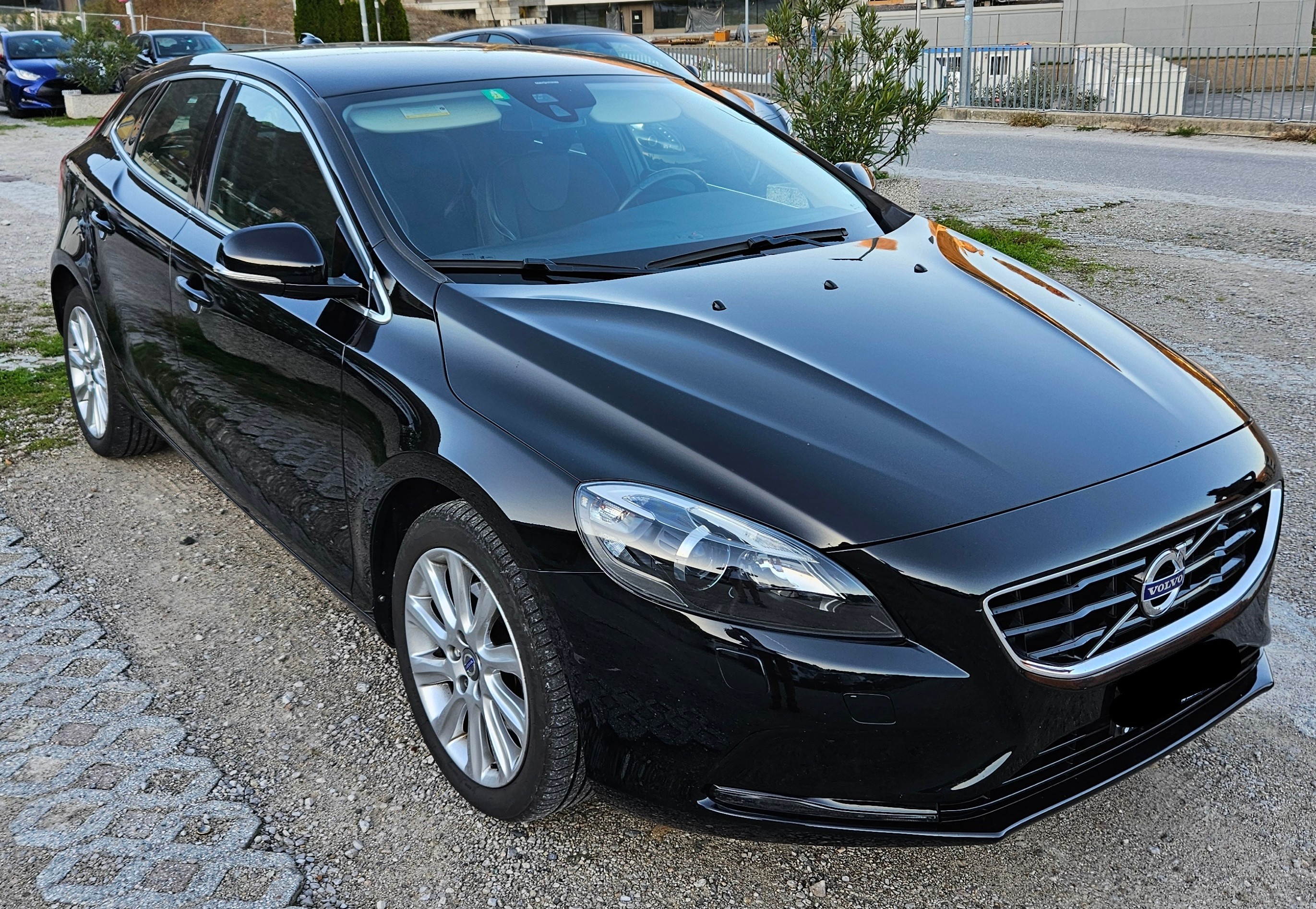 VOLVO V40 T3