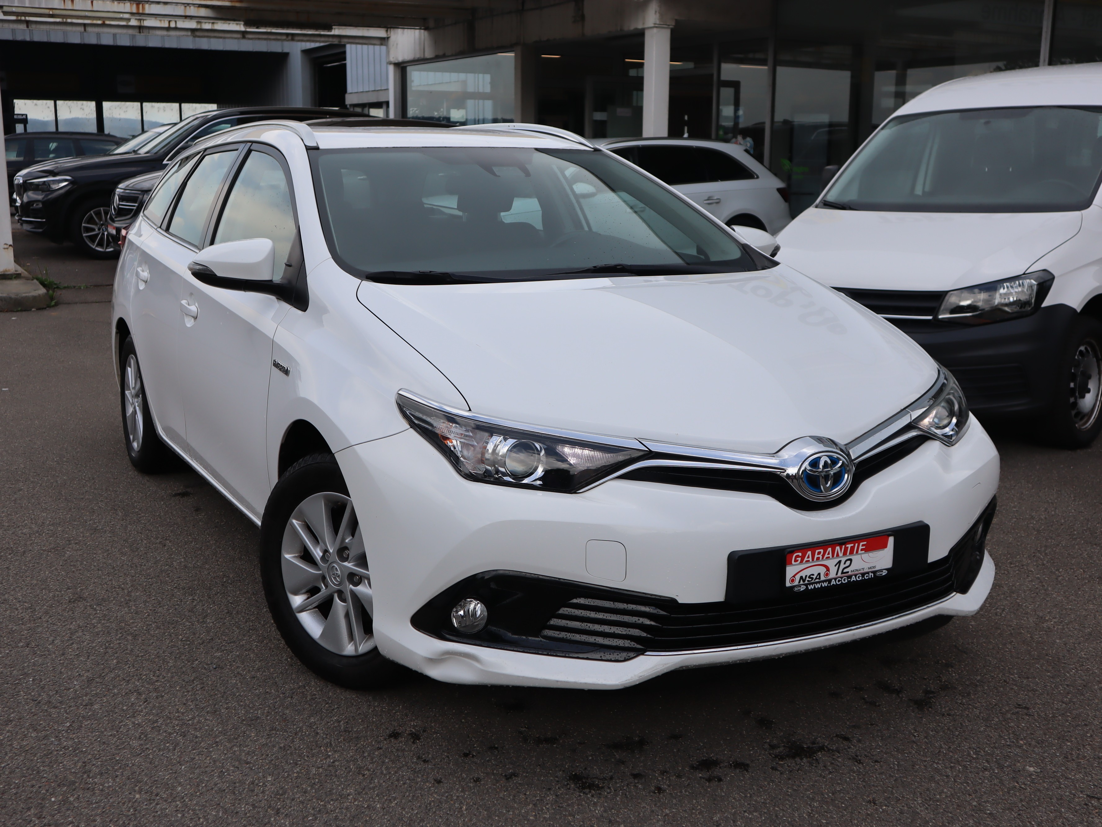 TOYOTA Auris Touring Sports 1.8 HSD Trend e-CVT ** Gr-Navi mit RF-kamera ** Letze MFK 06.12.2022 **