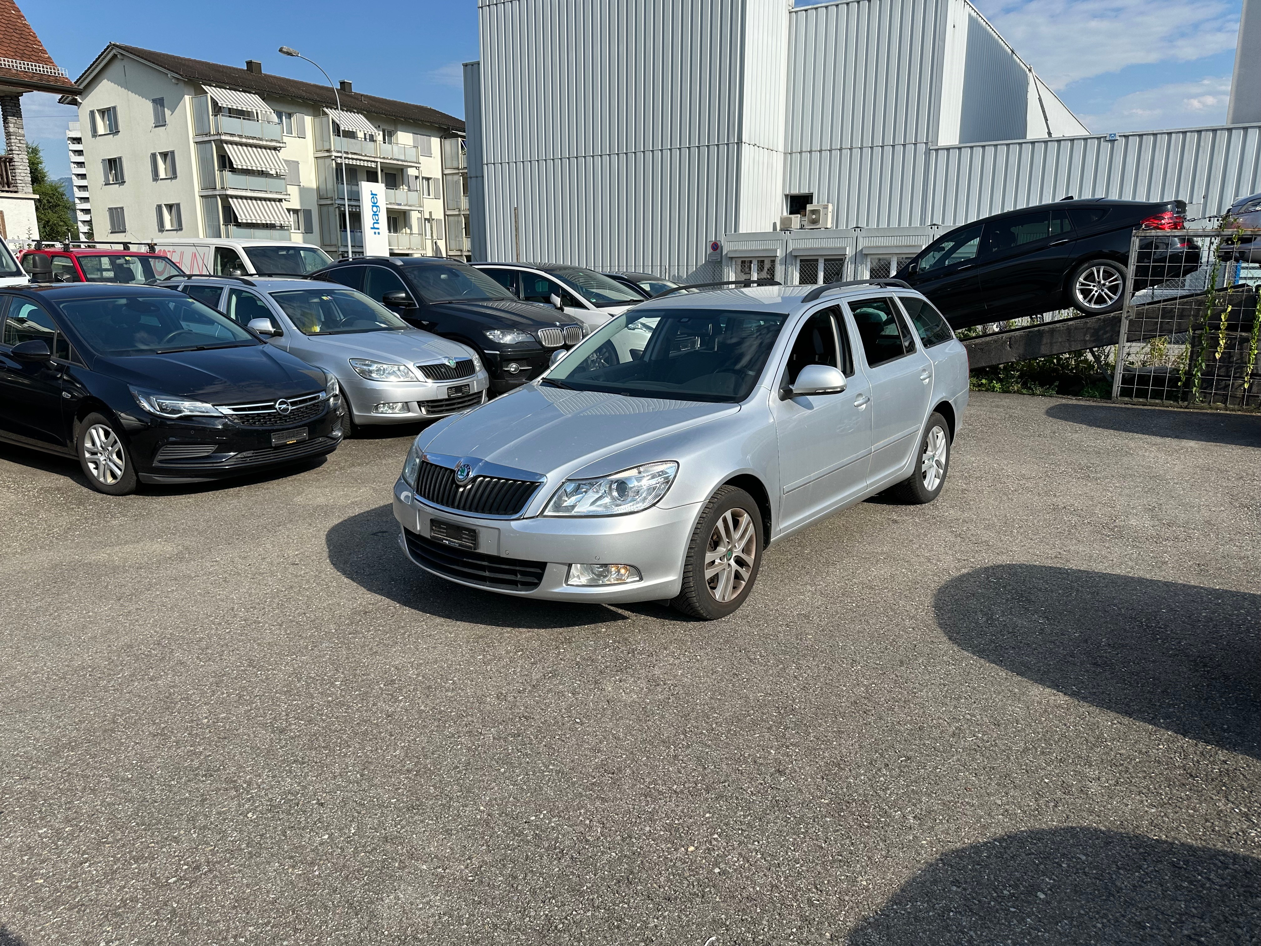 SKODA Octavia Combi 2.0 TDI Elegance 4x4 DSG