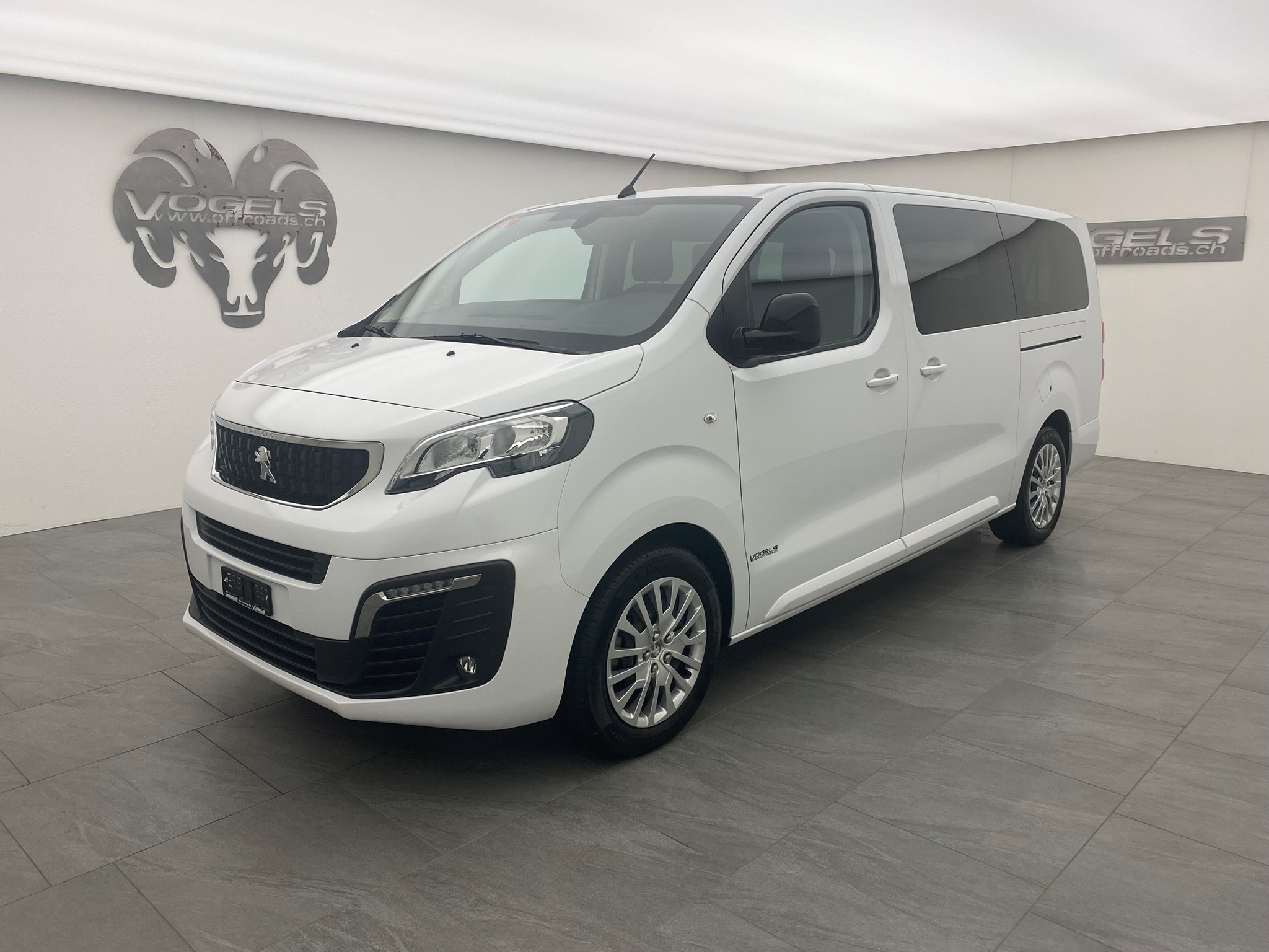 PEUGEOT TRAVELLER 2.0 Blue HDi