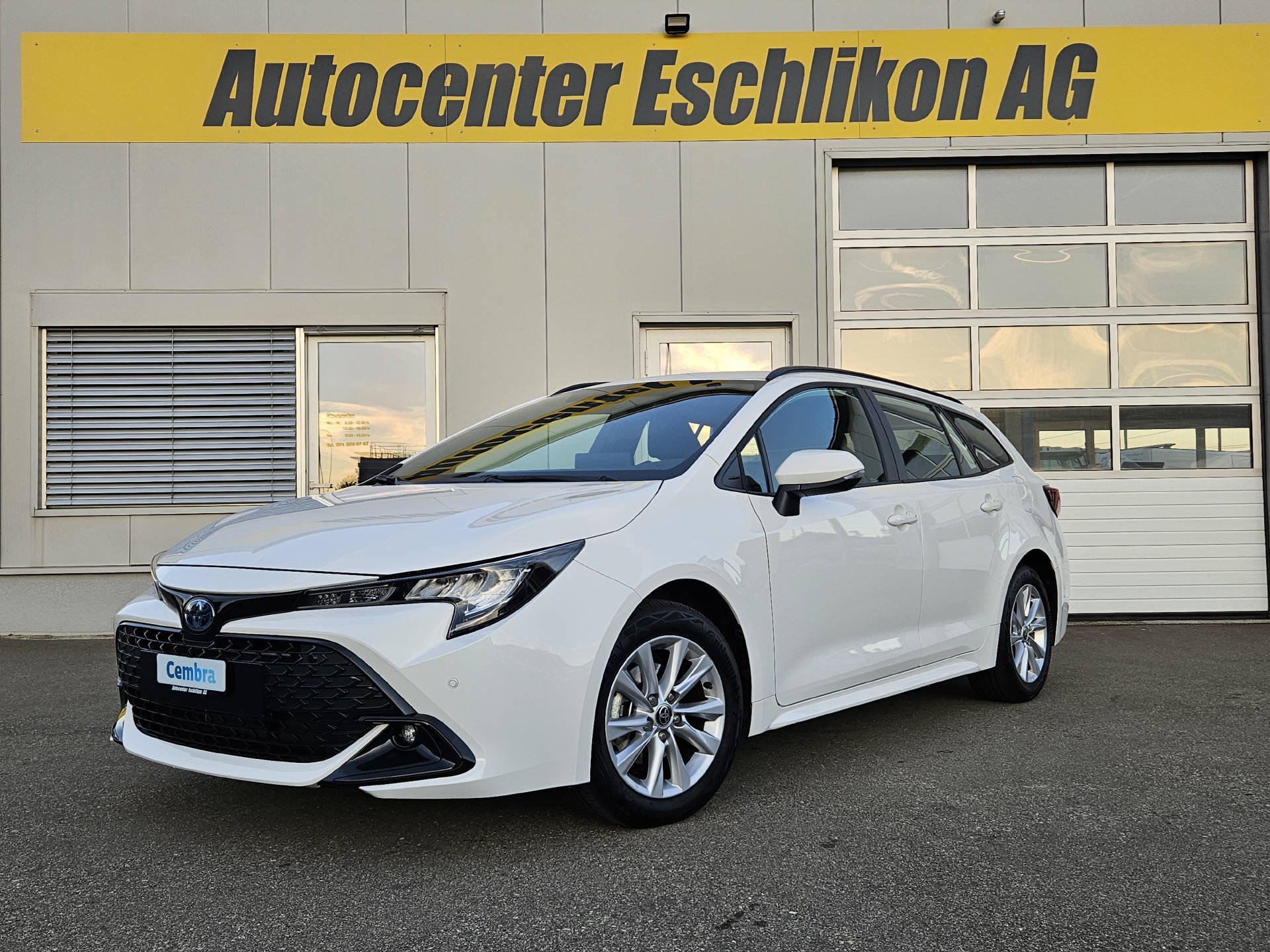 TOYOTA Corolla Touring Sports 1.8 HSD Comfort * Werksgarantie 10 Jahre/ 185'000 km * CH-Fahrzeug *