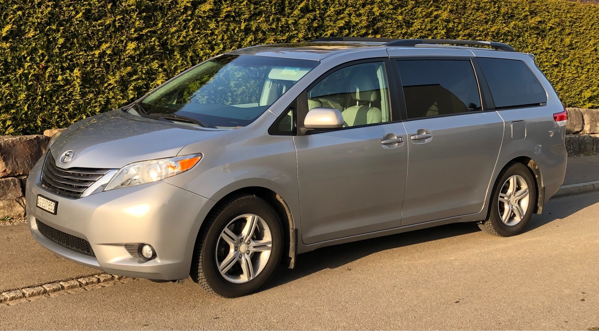 TOYOTA Sienna 3.5 A 4WD