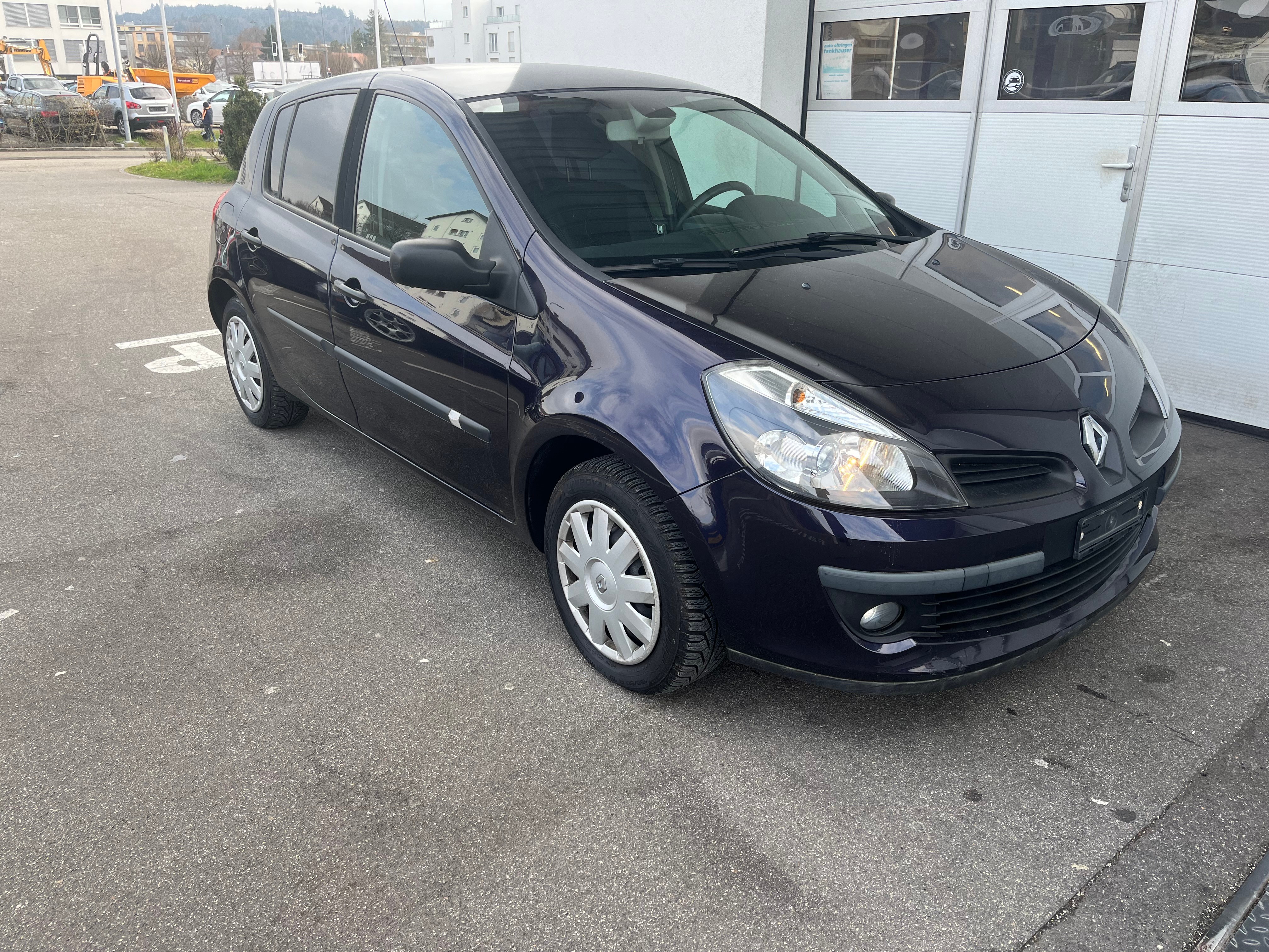 RENAULT Clio 2.0 16V Dynamique