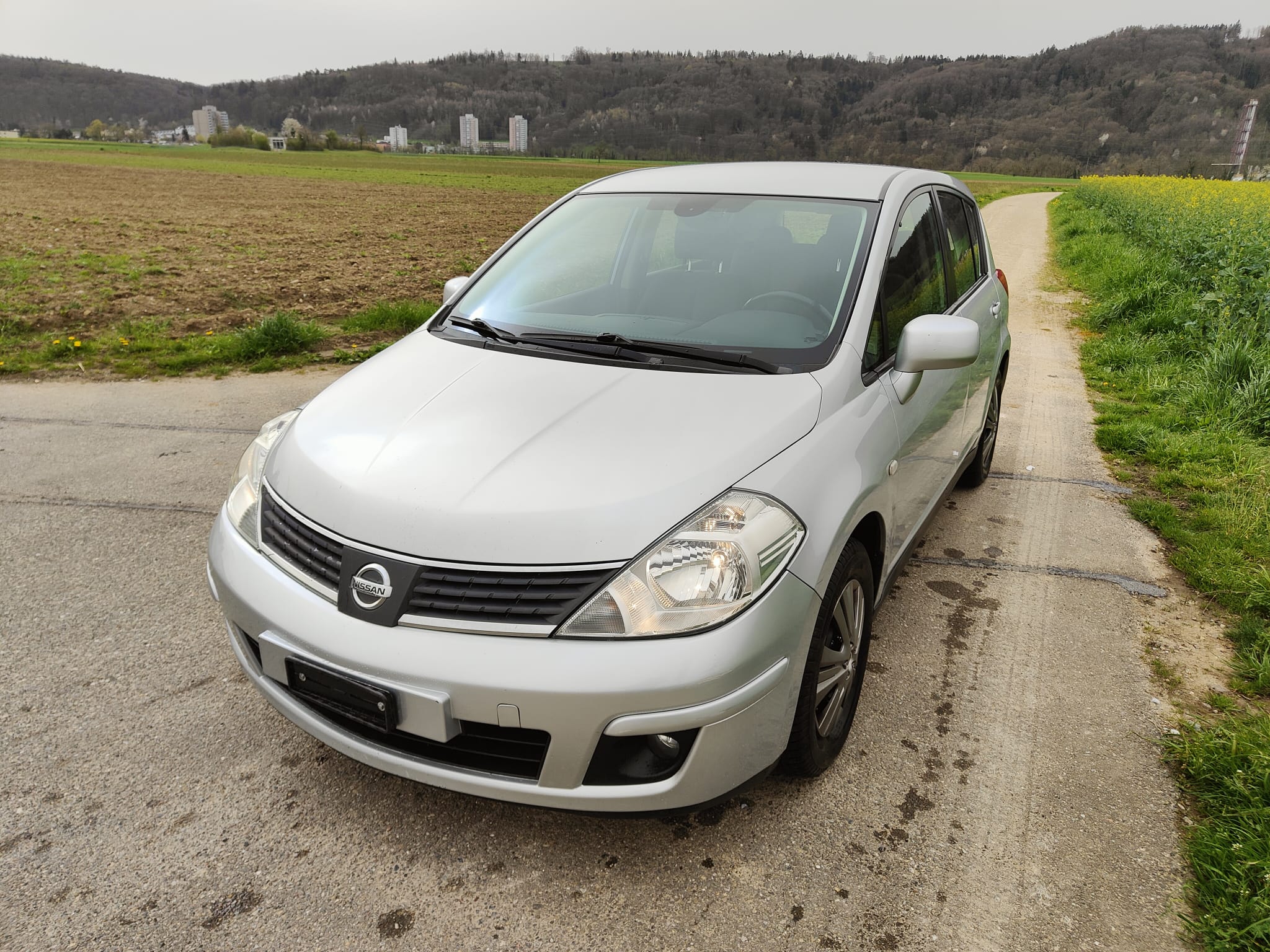 NISSAN Tiida 1.6 acenta Automatic