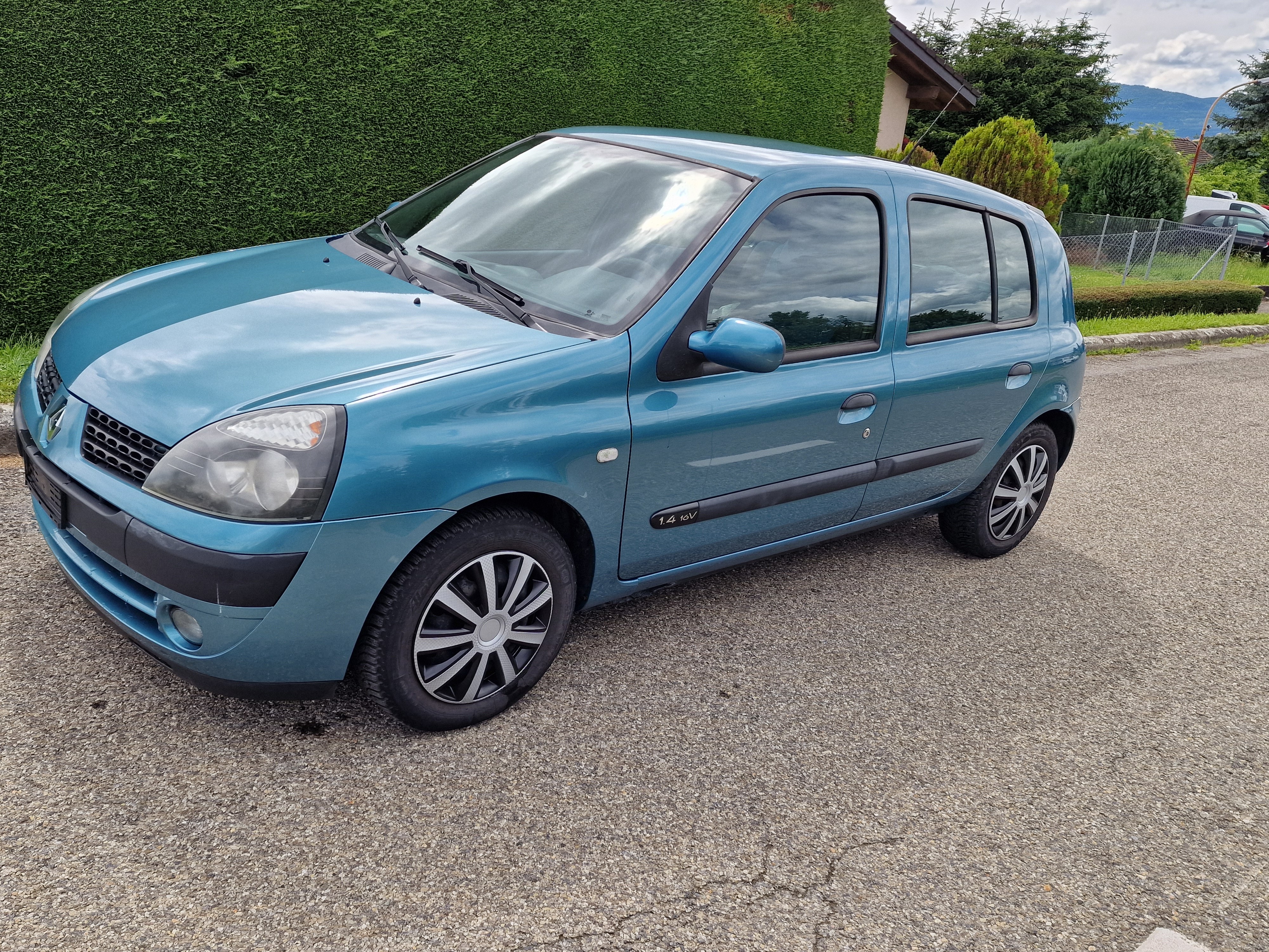 RENAULT Clio 1.4 16V Privilège