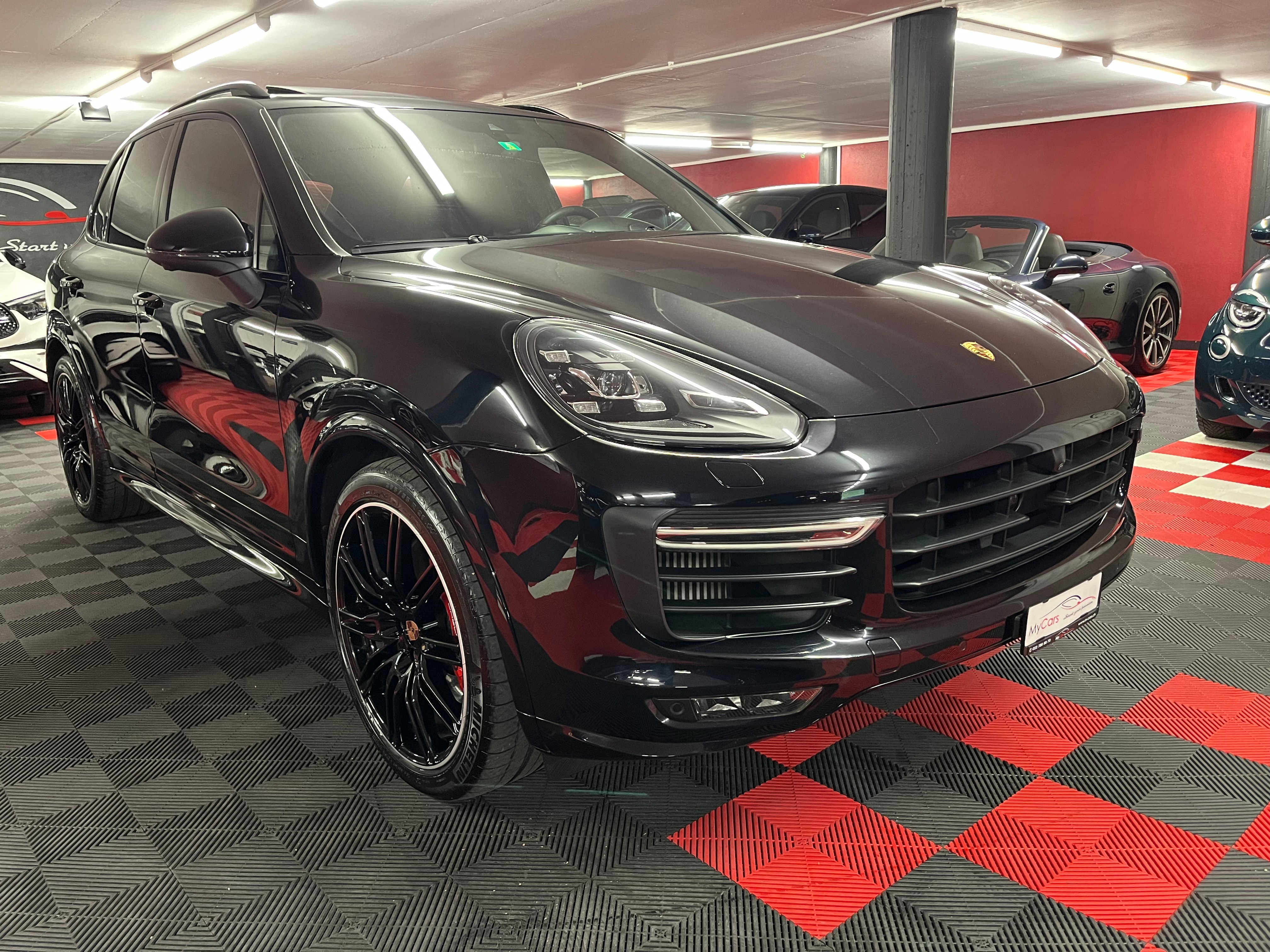 PORSCHE Cayenne GTS