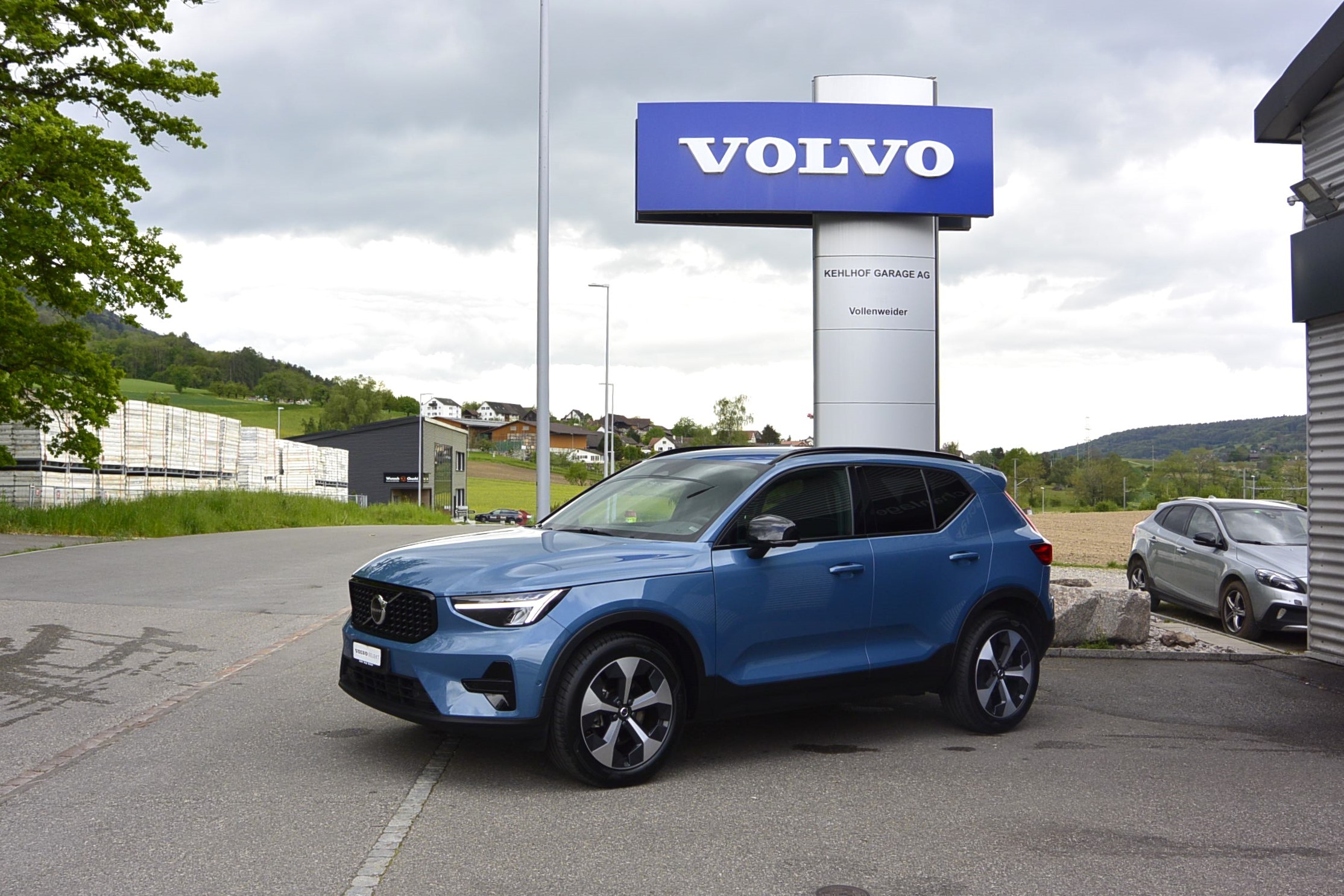 VOLVO XC40 B4 B Plus Dark