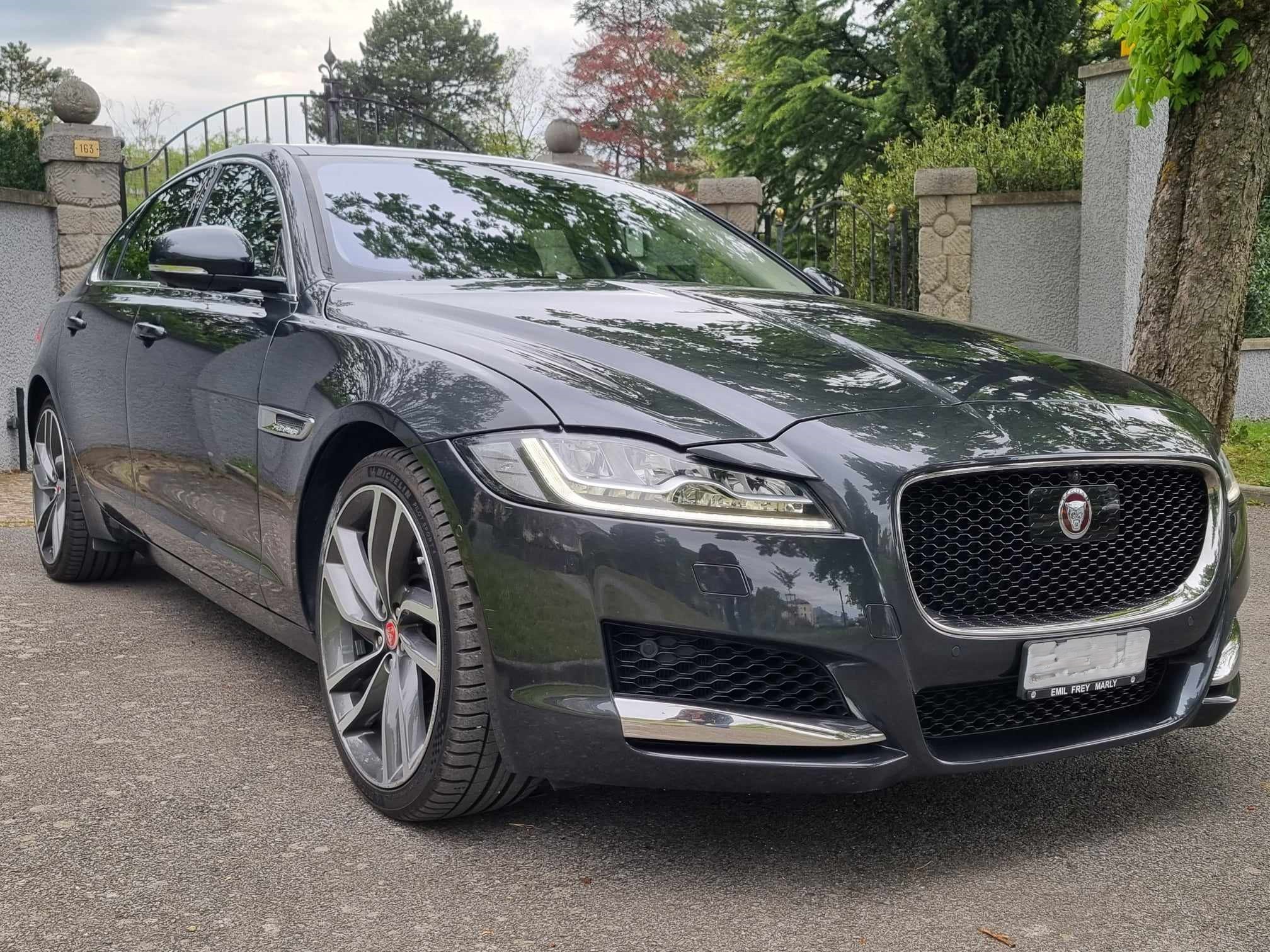 JAGUAR XF 30d Portfolio Automatic