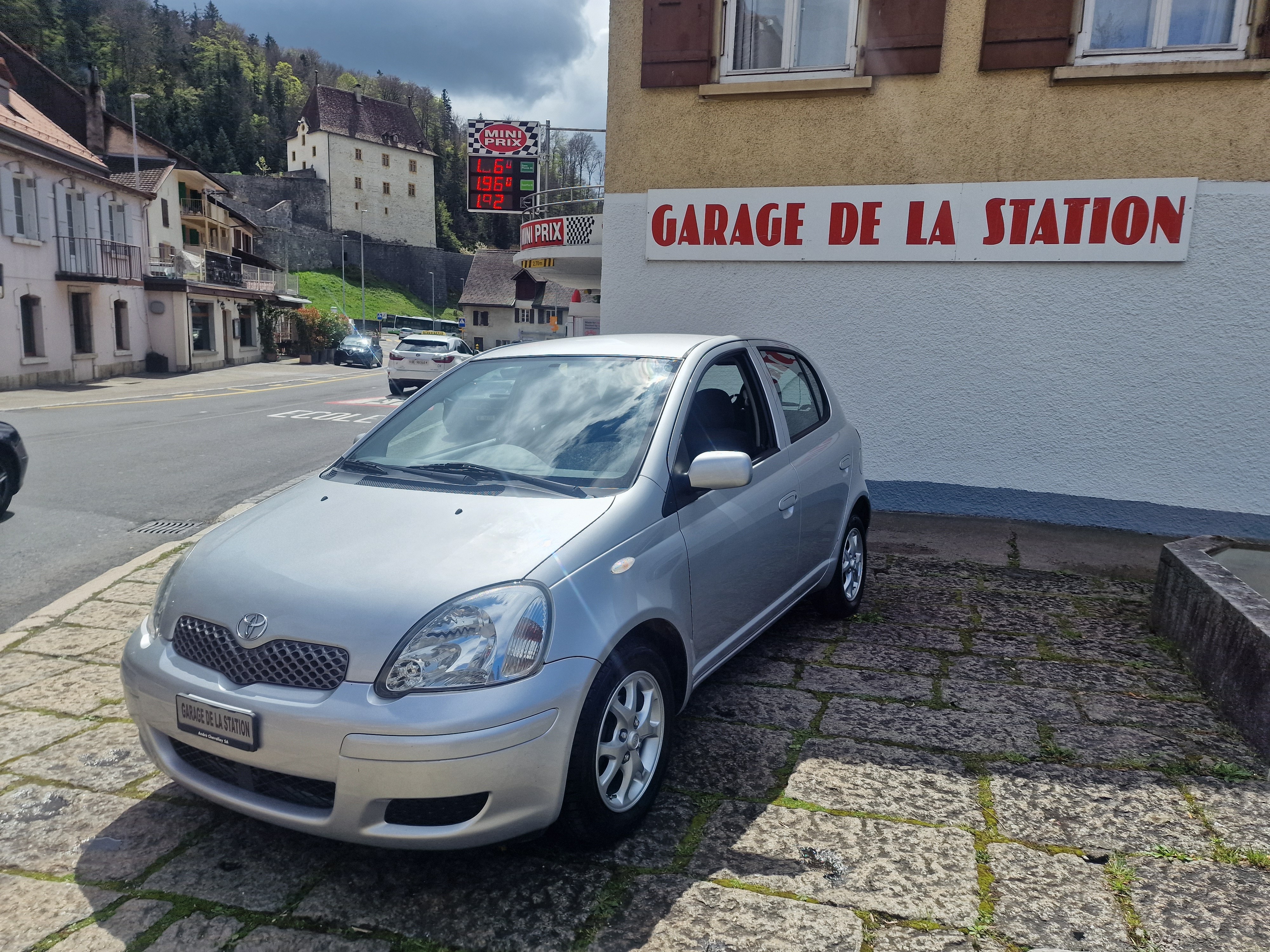 TOYOTA Yaris 1.3 Linea Luna