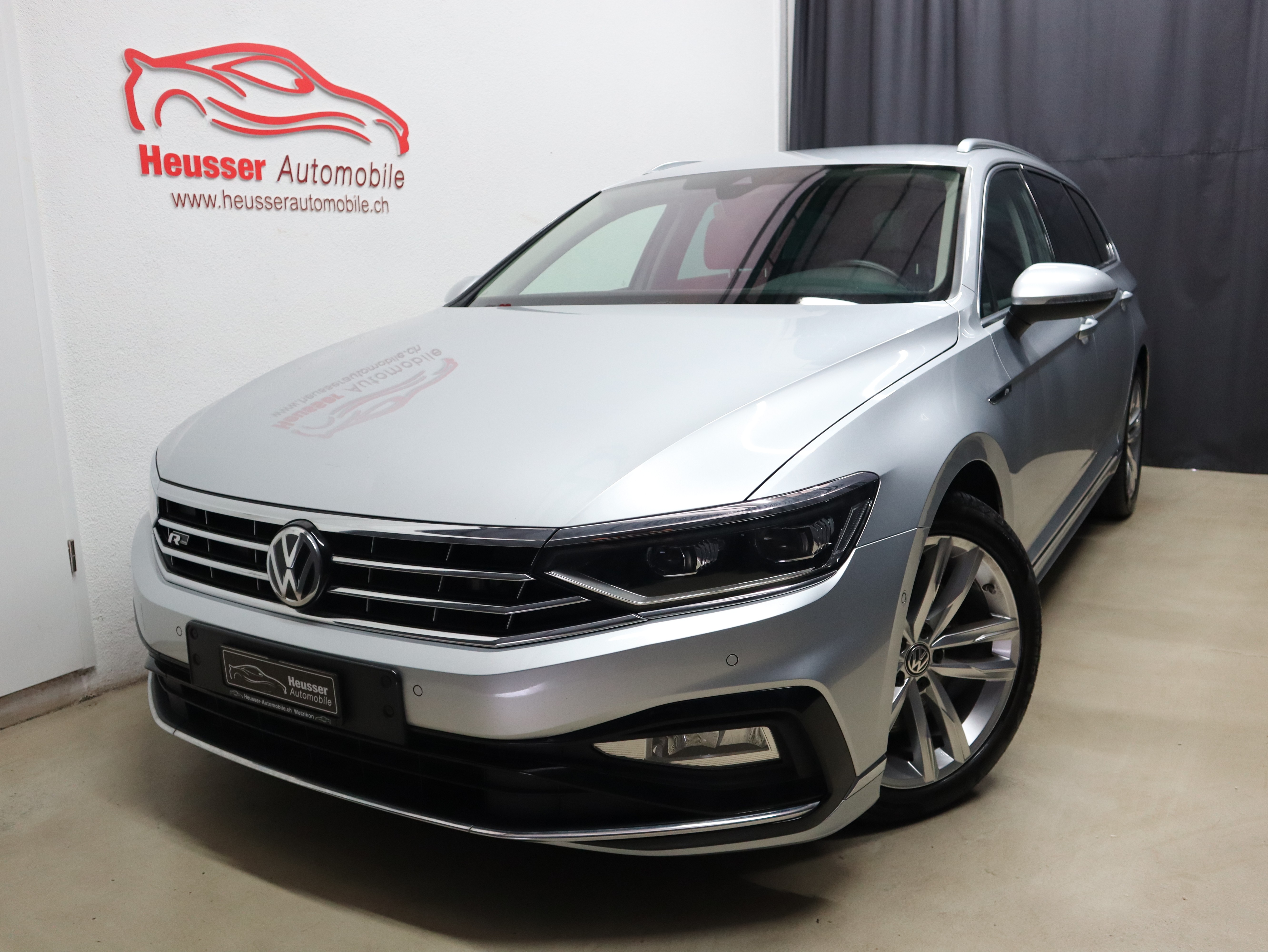 VW Passat 2.0 TDI BMT R-Line Edition 4Motion DSG - IQ Light - Virtual Cockpit - Navi - AHK - Kamera - 240 PS