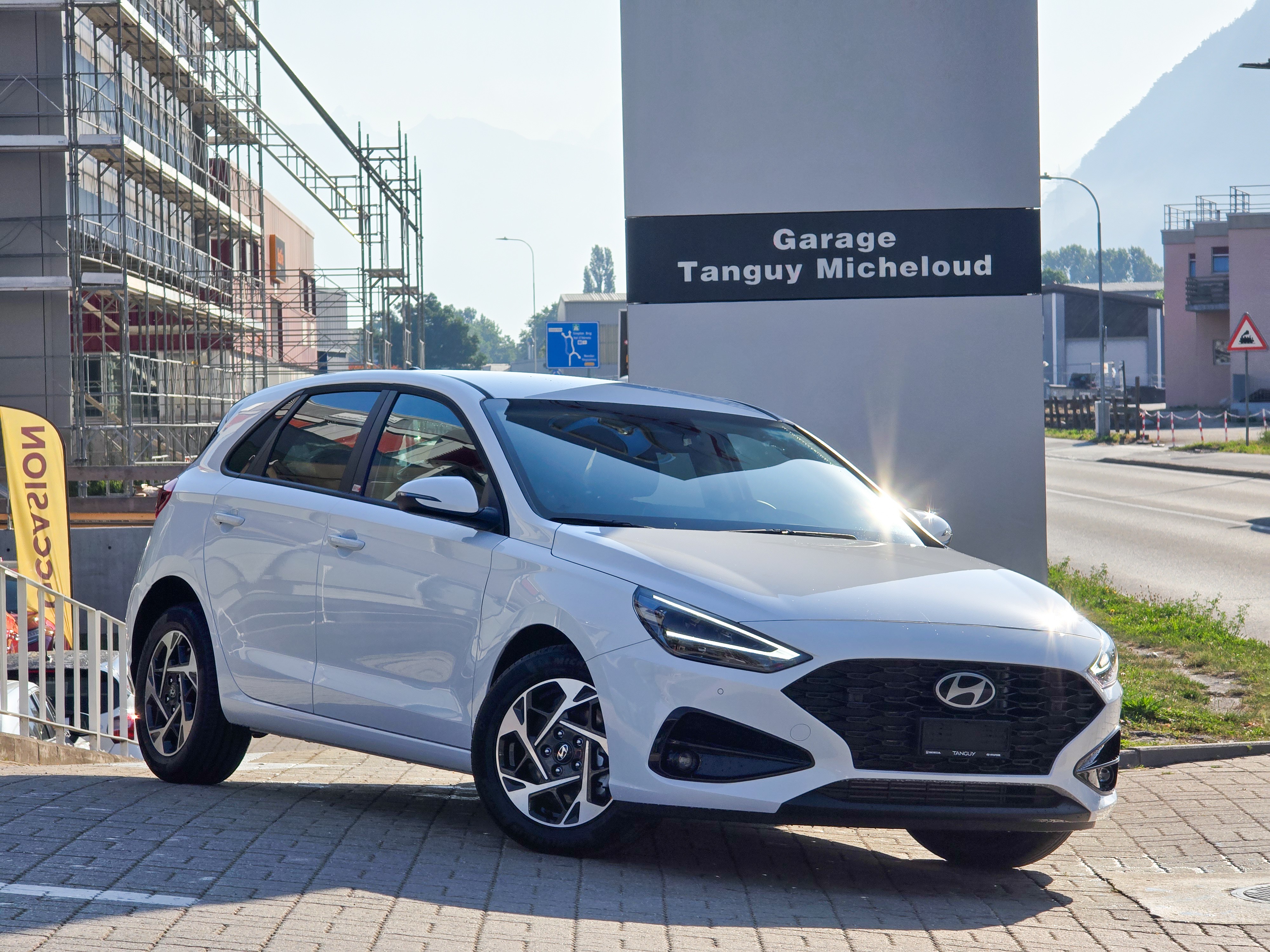 HYUNDAI i30 1.5 T-GDi Amplia DCT