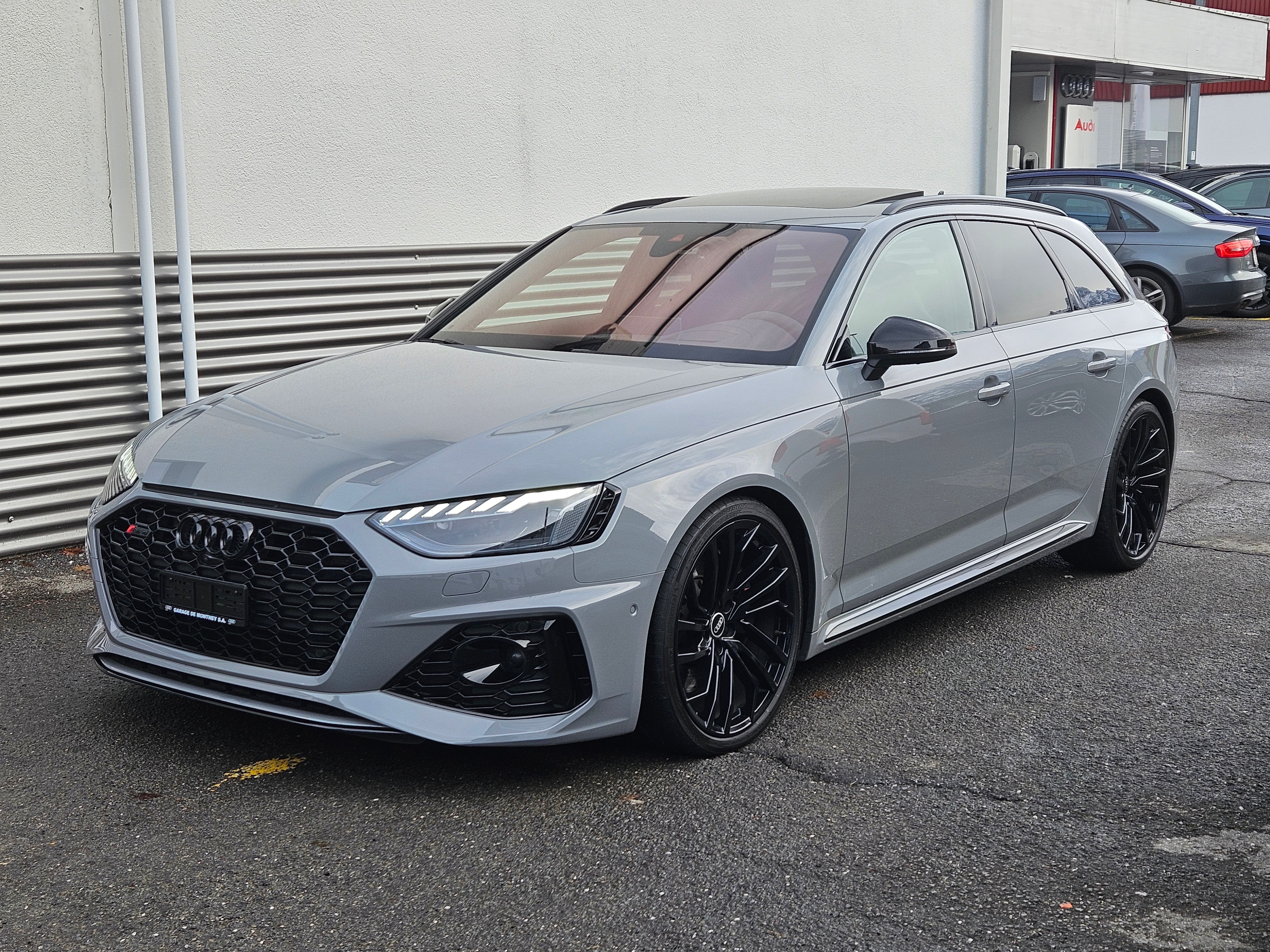 AUDI RS4 Avant quattro tiptronic