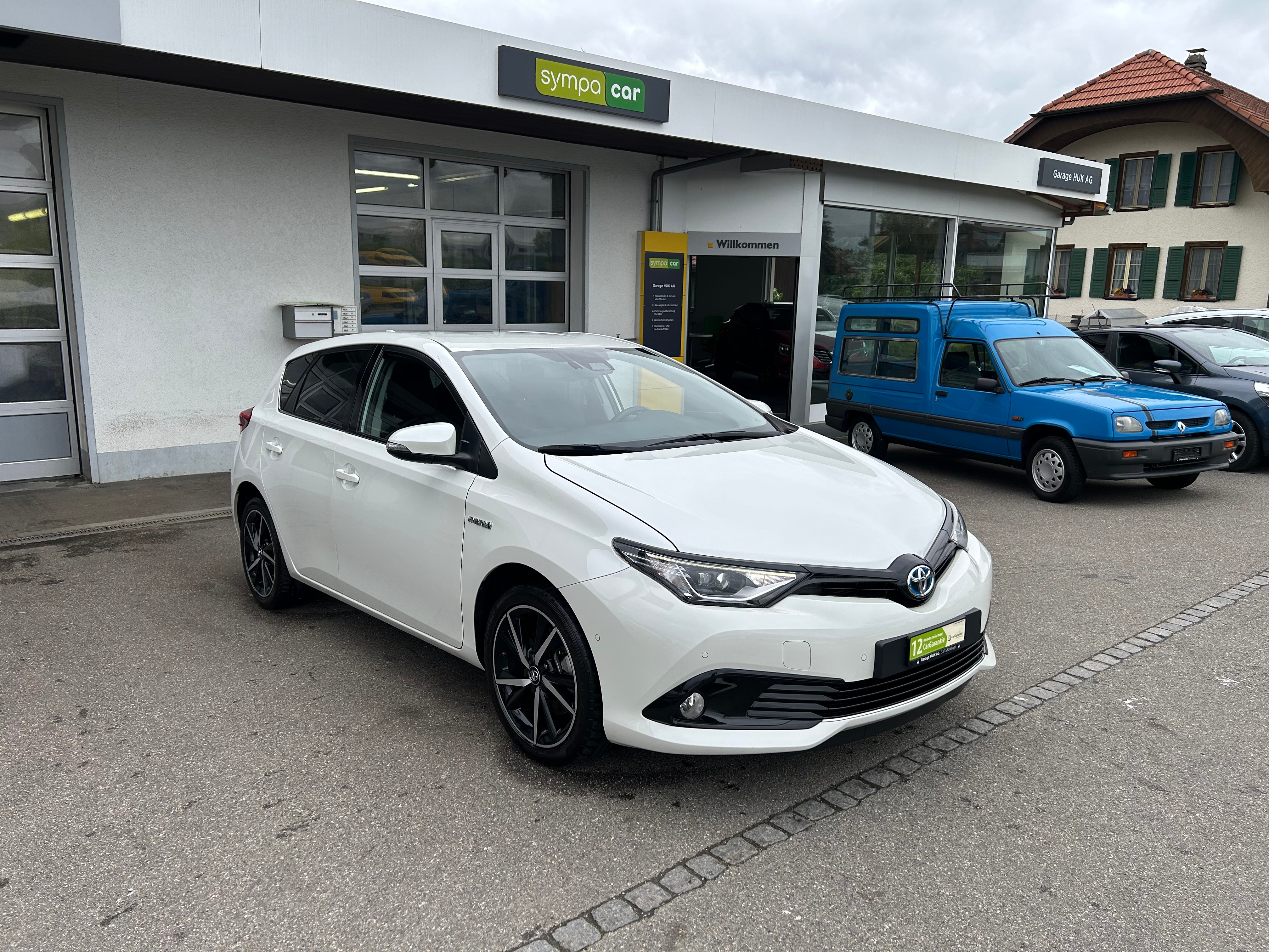 TOYOTA Auris 1.8 HSD Trend e-CVT