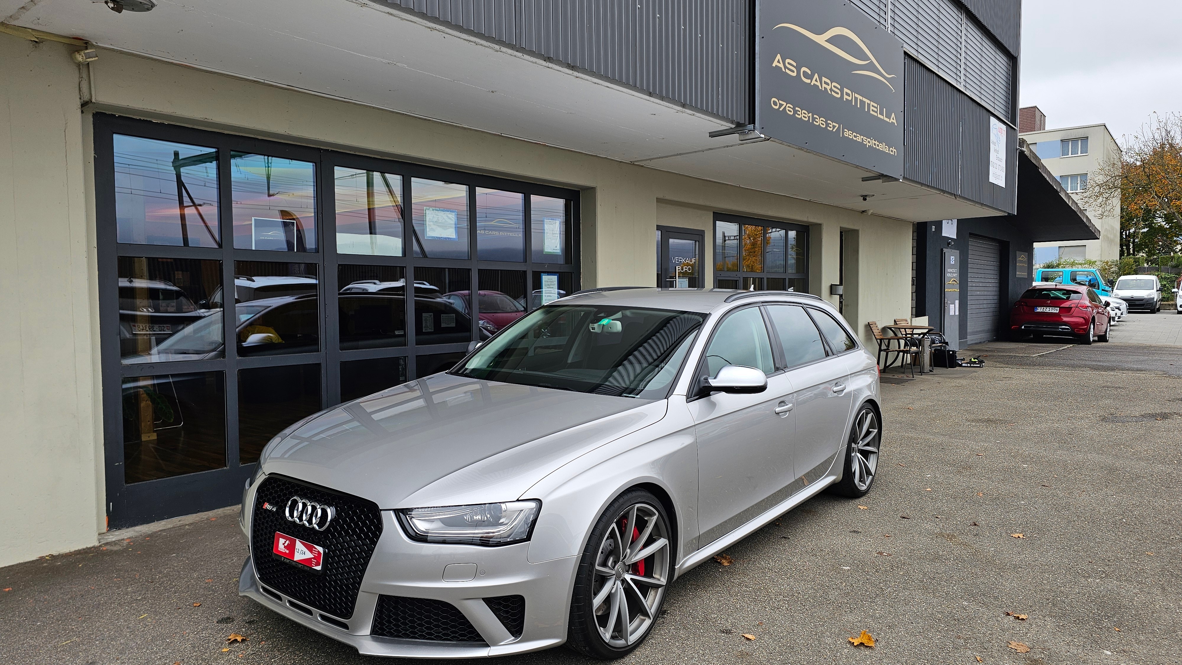 AUDI RS4 Av. 4.2 FSI V8 450PS quattro S-tronic Automat