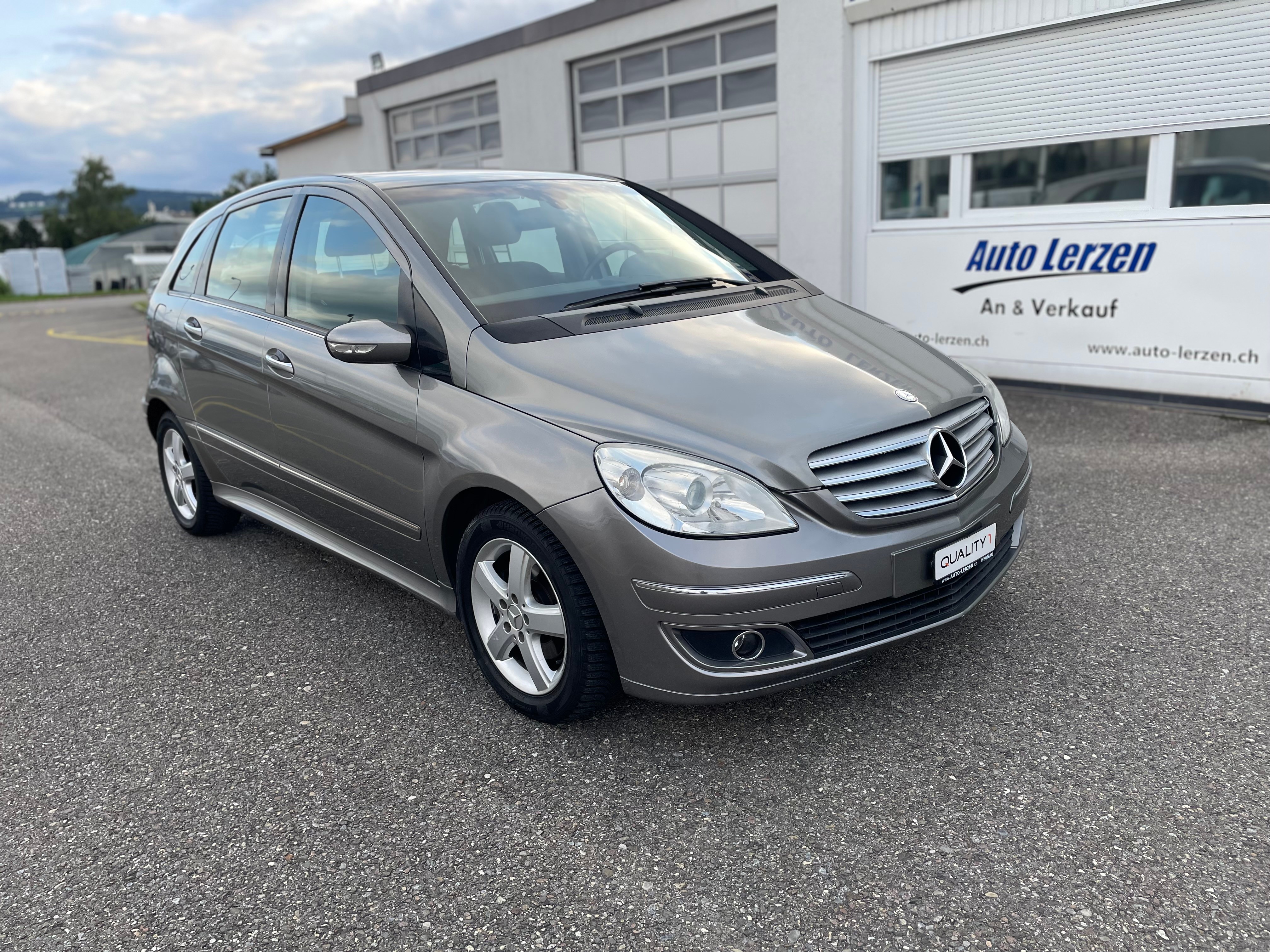 MERCEDES-BENZ B 200 T 193PS