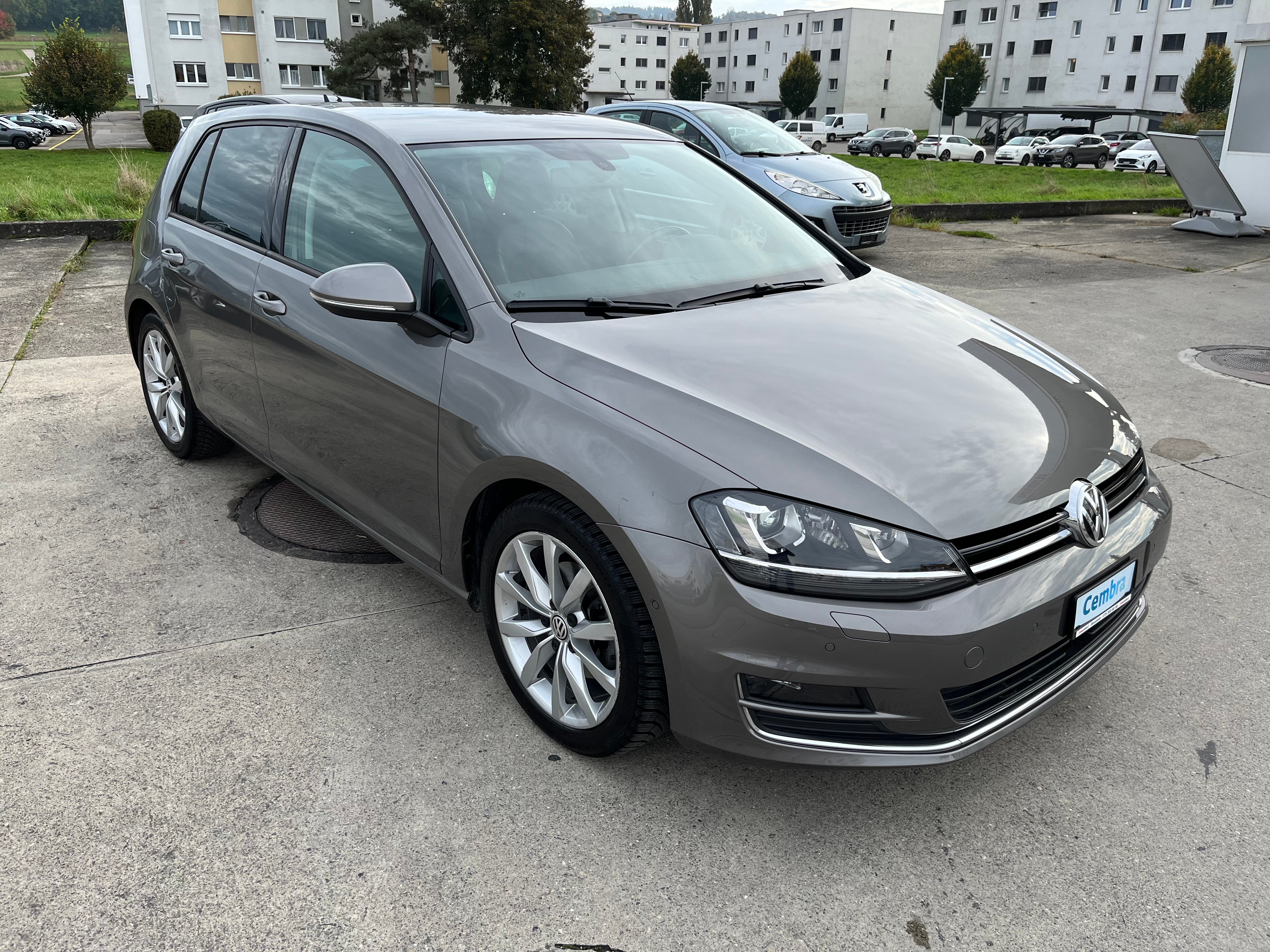 VW Golf 1.4 TSI Highline DSG (automatic) 140CV, beaucoup d'options, sièges Sport massant etc... Très soigné!