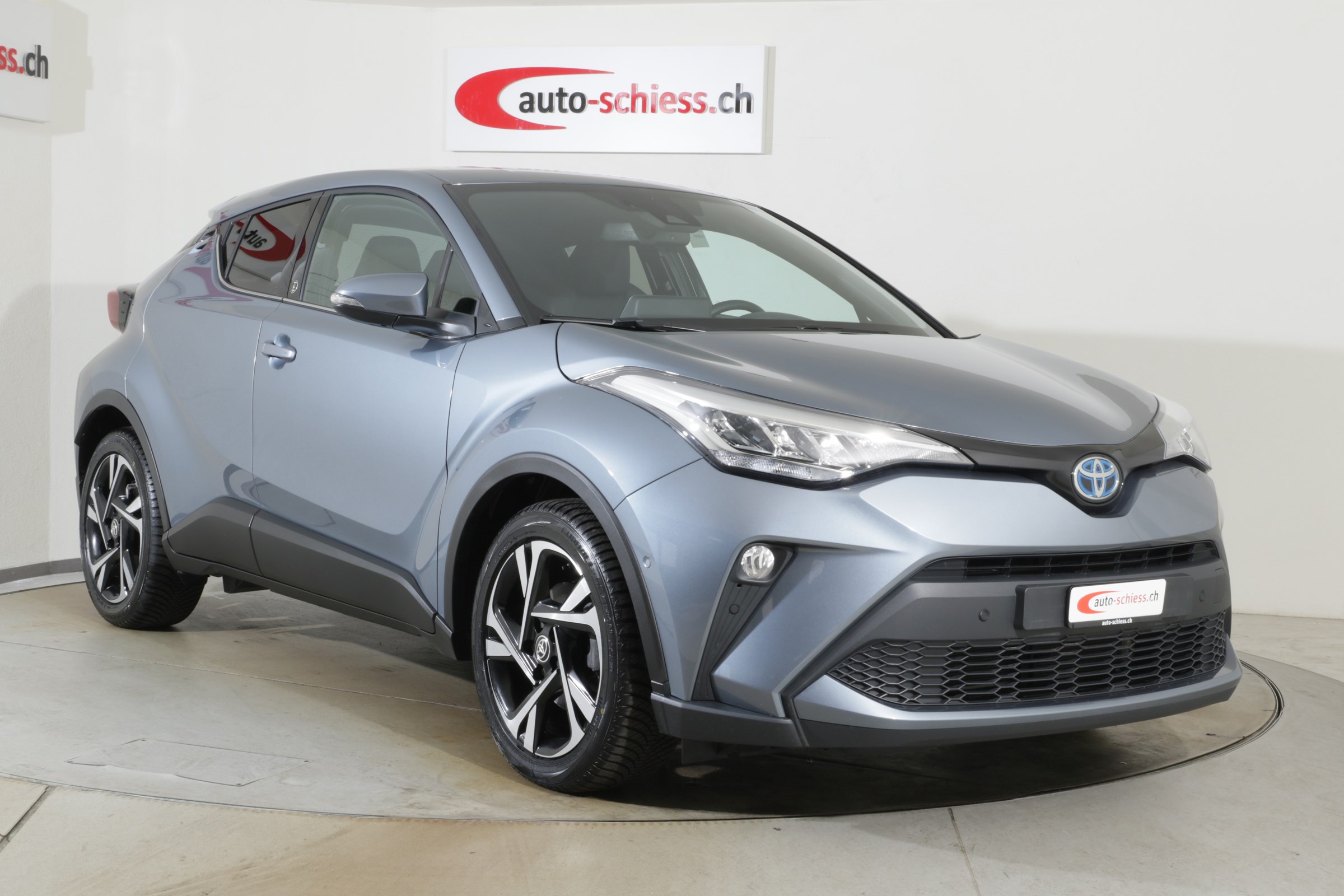 TOYOTA C-HR 2.0i e-CVT Team