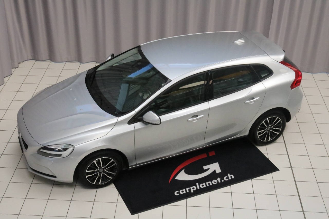 VOLVO V40 2.0 T4 Momentum Automat