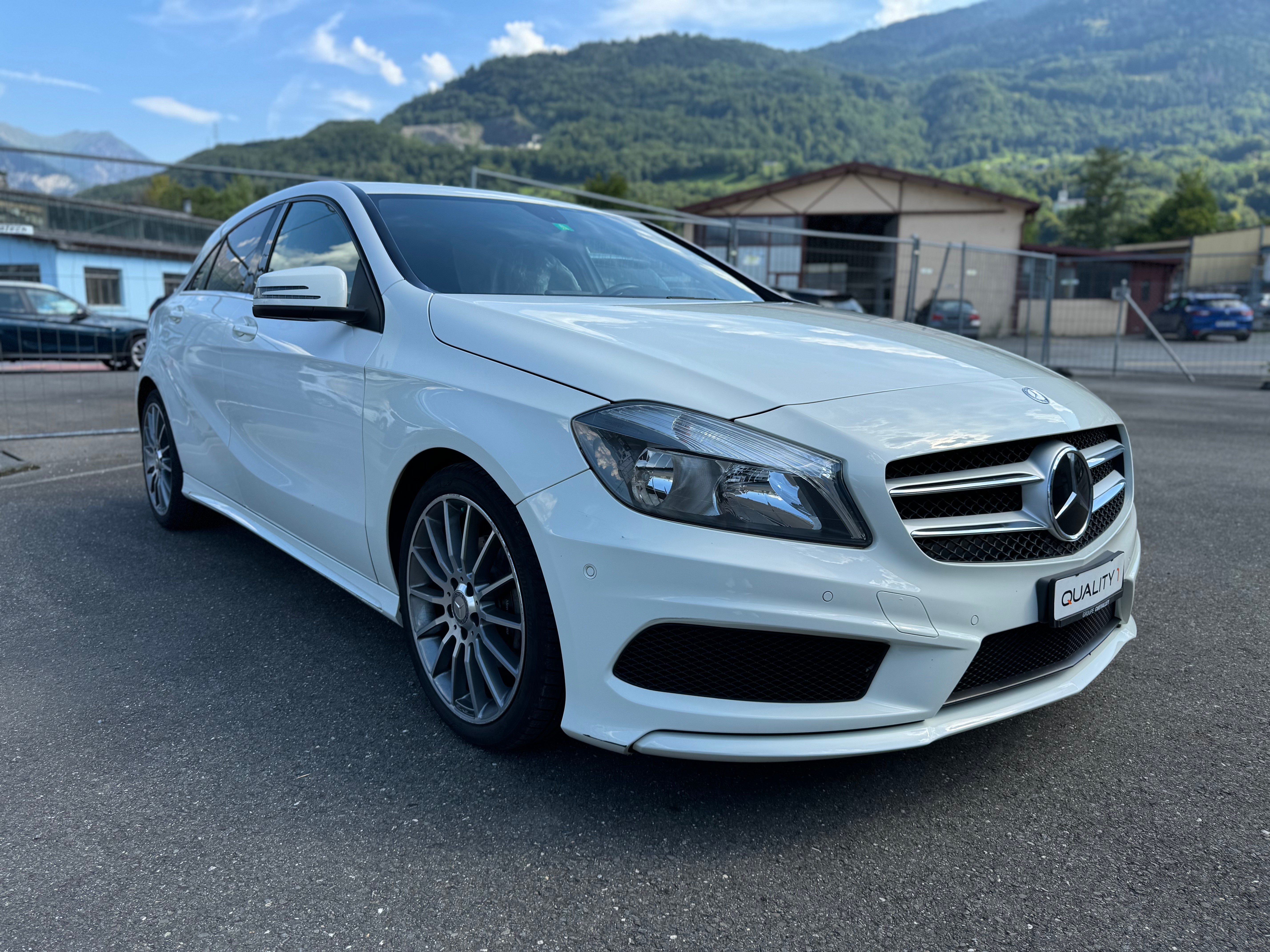 MERCEDES-BENZ A 200 AMG Line