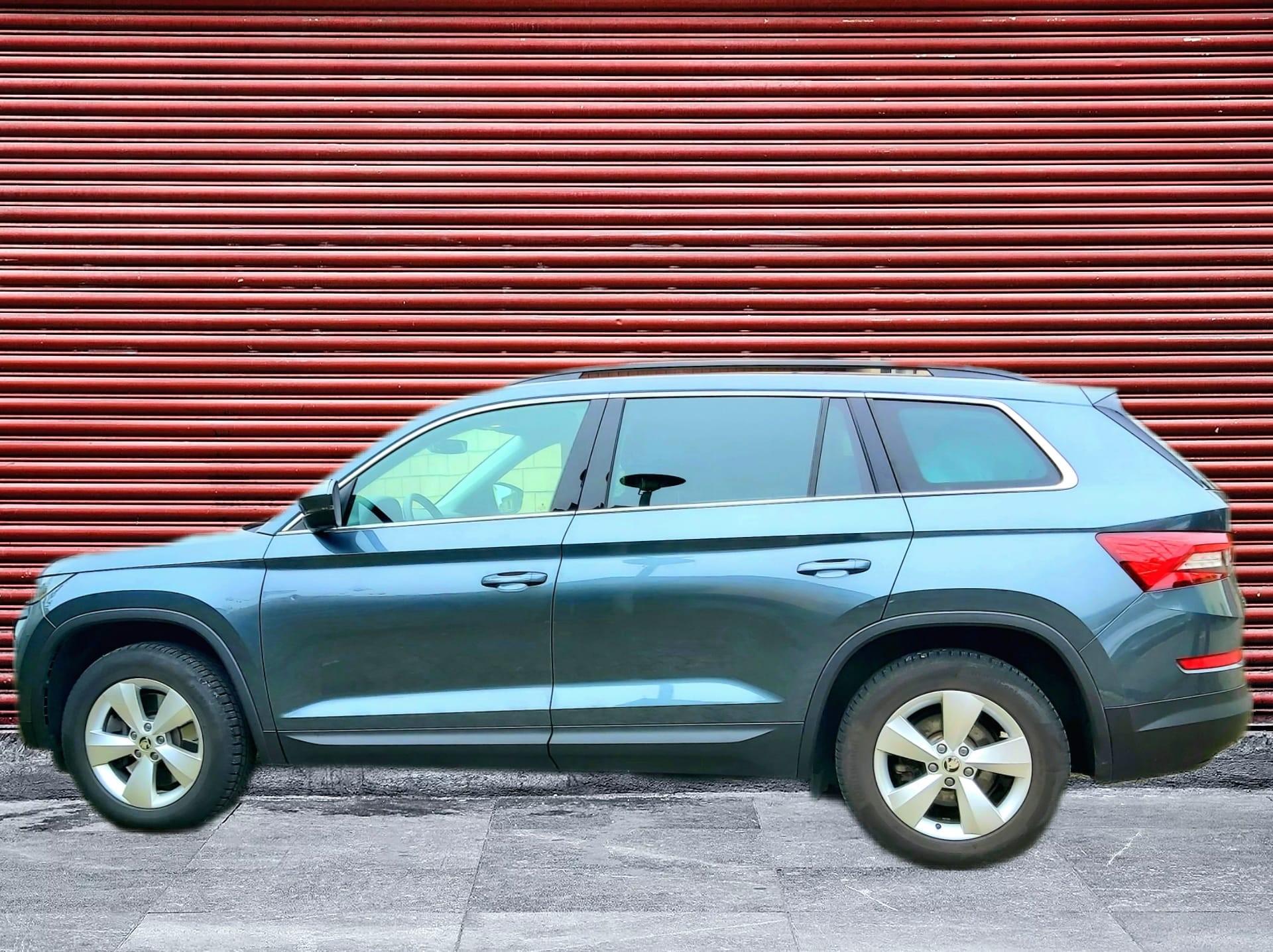 SKODA Kodiaq 2.0 TSI 4x4 Style / Panoramadach, Anhängerkupplung, 8 Räder (Winter + Sommerreifen inkl. Felgen)