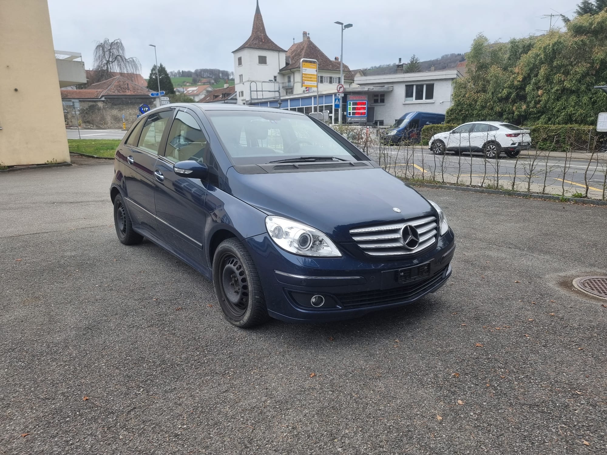 MERCEDES-BENZ B 200