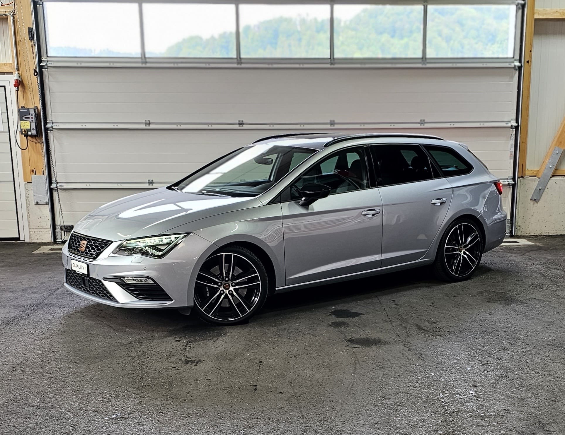 SEAT Leon ST 2.0 TSI Swiss Cupra 300 4 Drive DSG *CH FAHRZEUG*