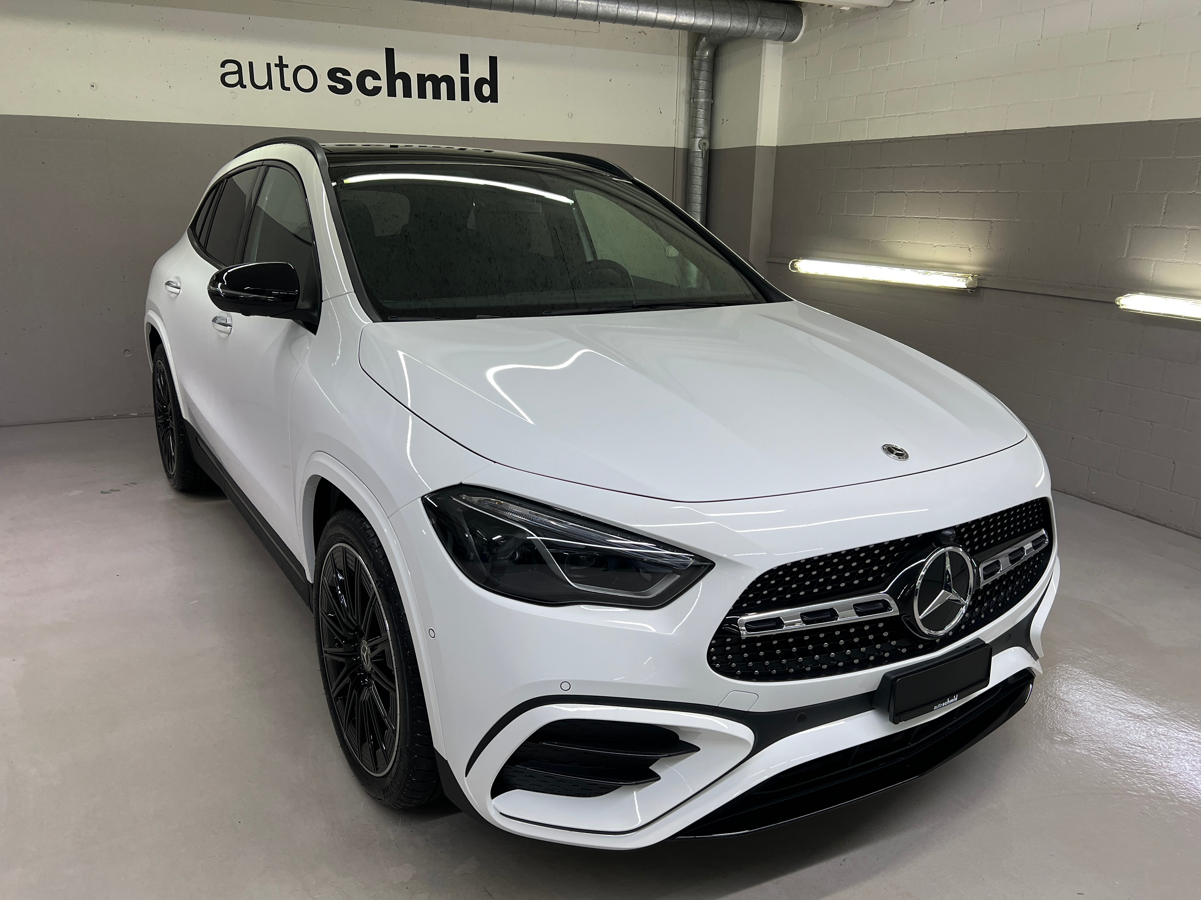 MERCEDES-BENZ GLA 250 4MATIC Swiss Star