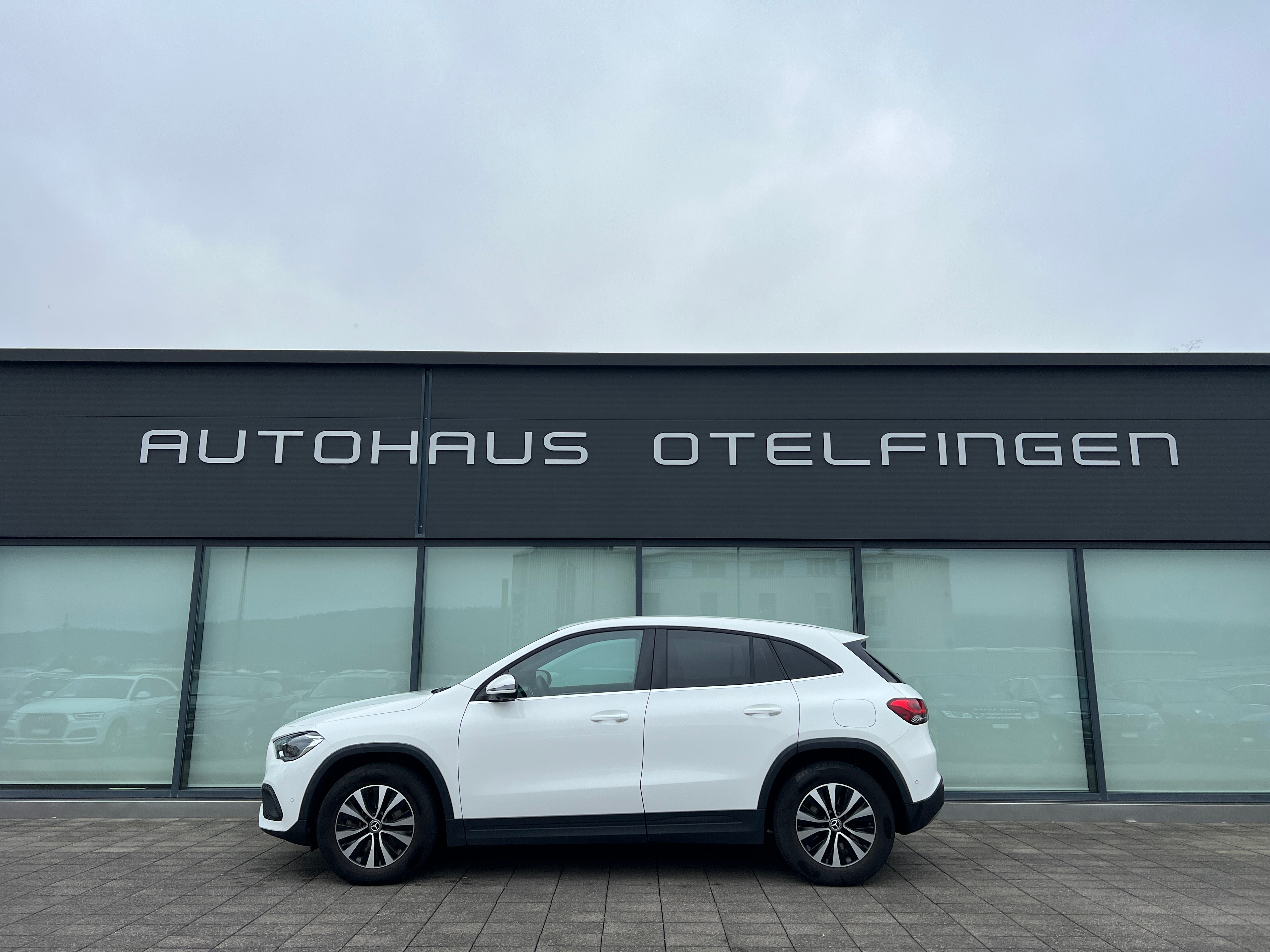 MERCEDES-BENZ GLA 220d 4Matic Style 8G-DCT