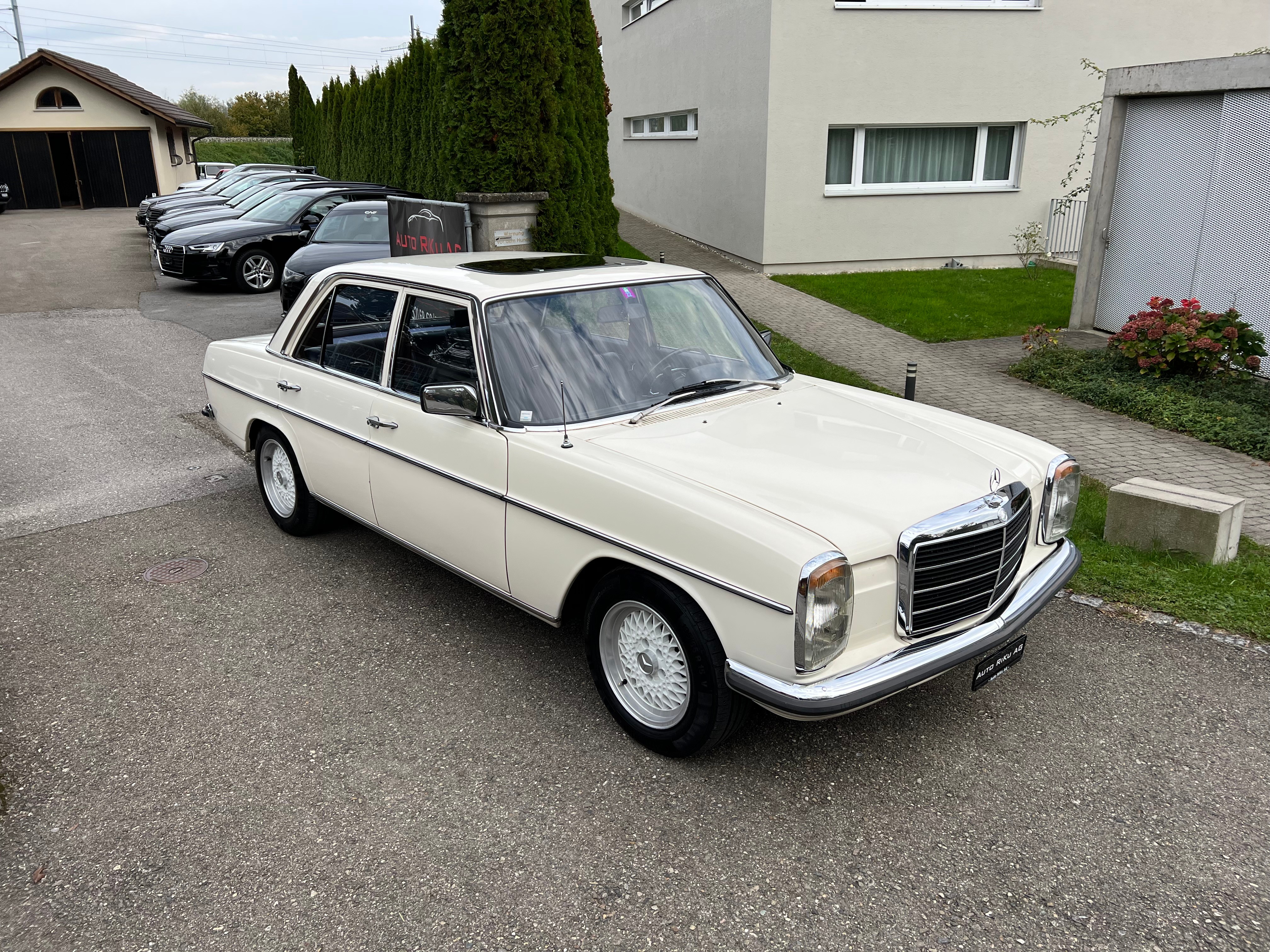 MERCEDES-BENZ 230