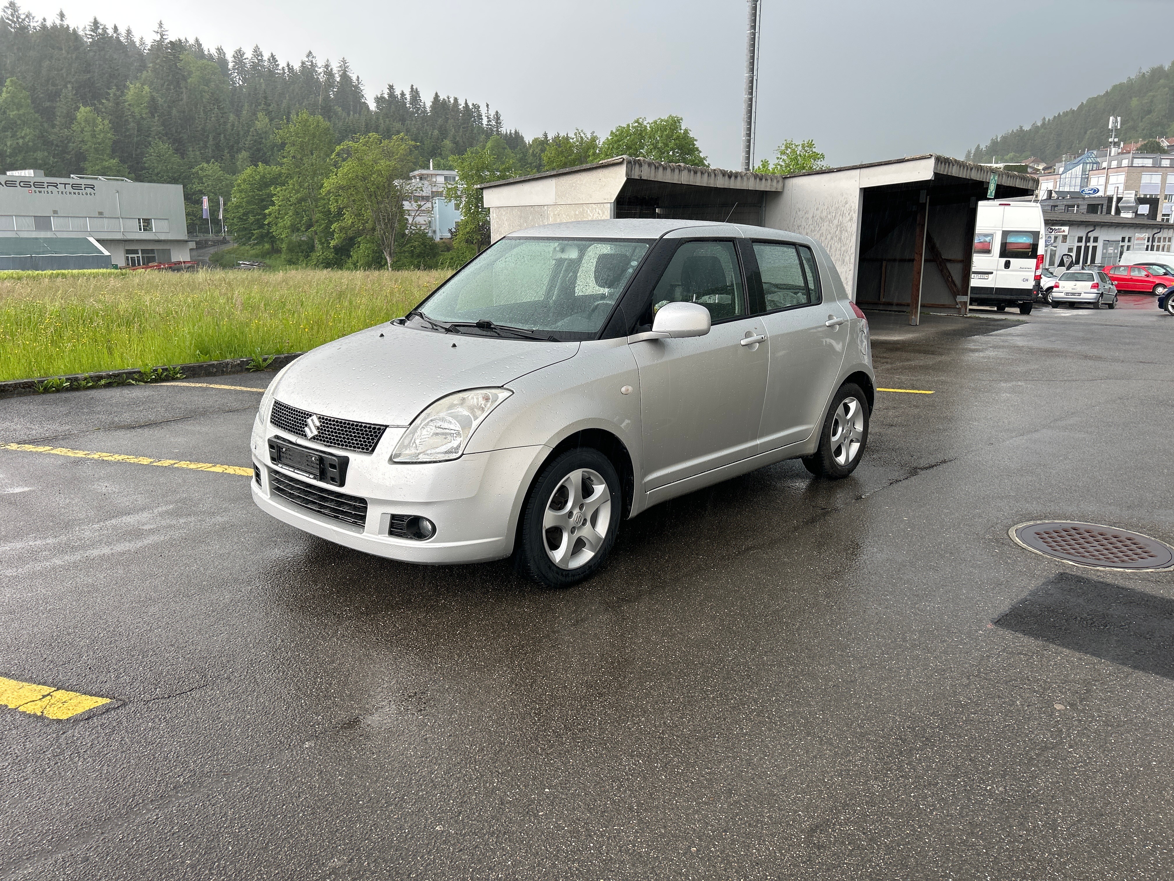 SUZUKI Swift 1.3i 16V GL Top 4x4