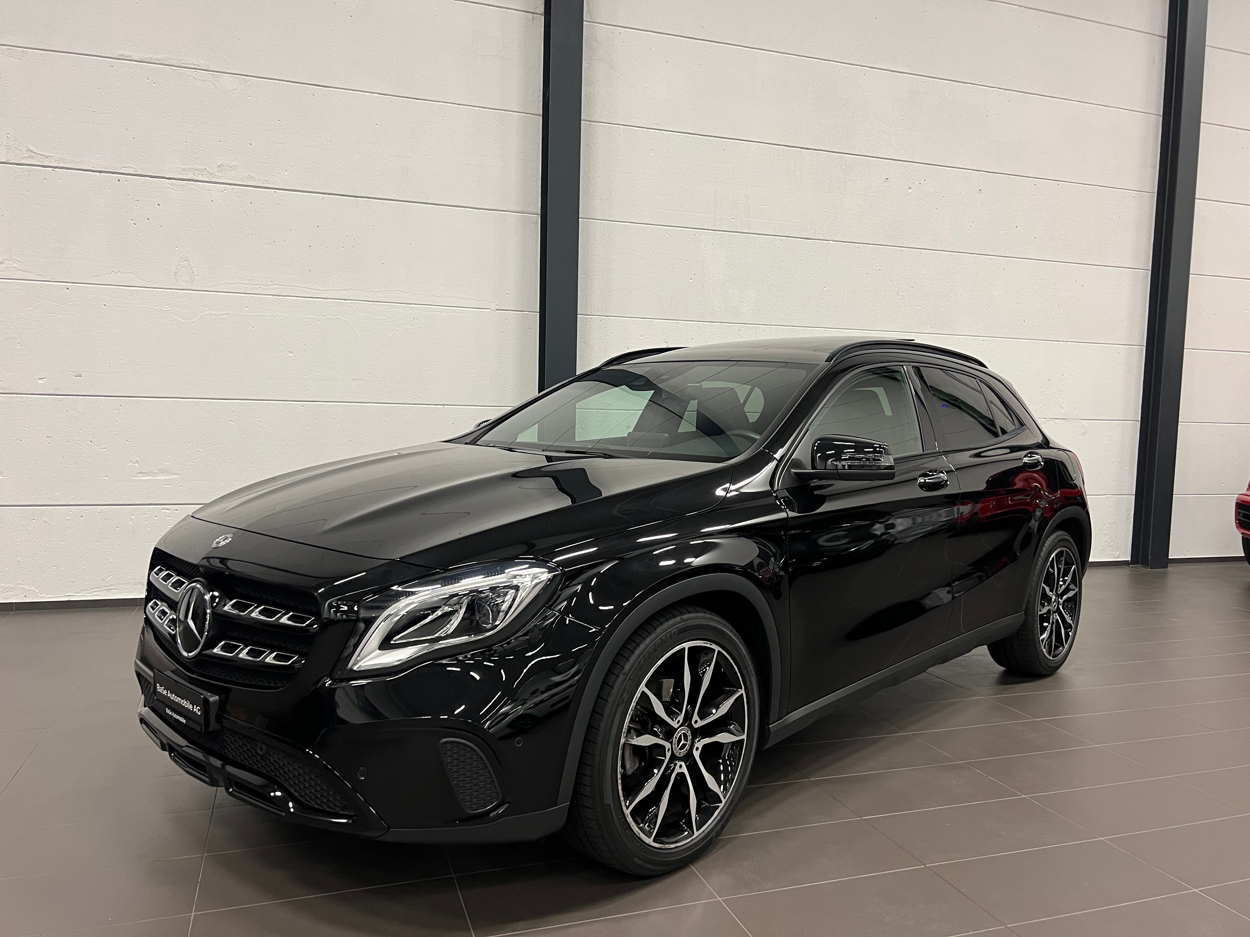 MERCEDES-BENZ GLA 200 Night Star 7G-DCT