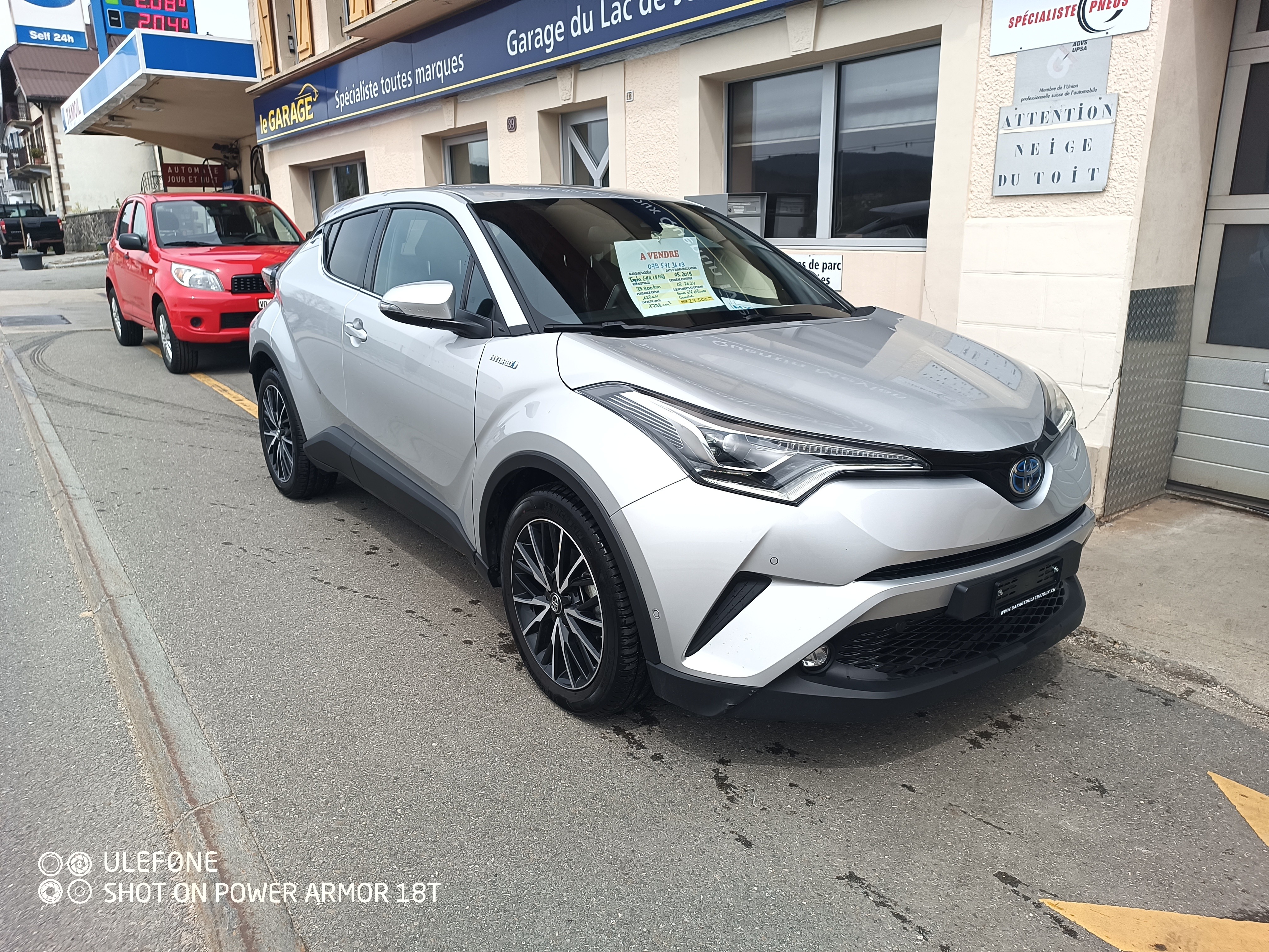 TOYOTA C-HR 1.8 HSD Premium CVT