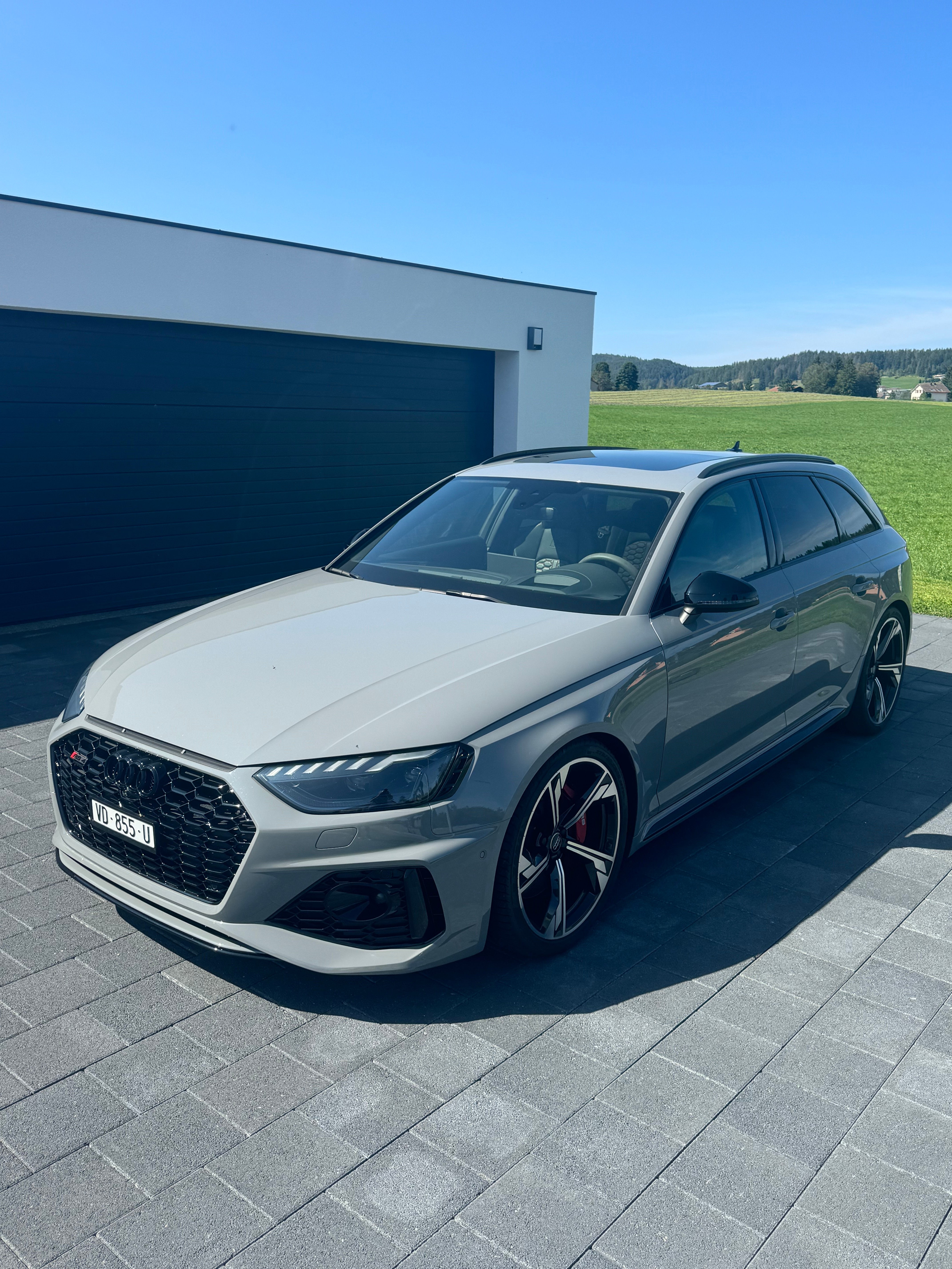 AUDI RS4 Avant quattro tiptronic