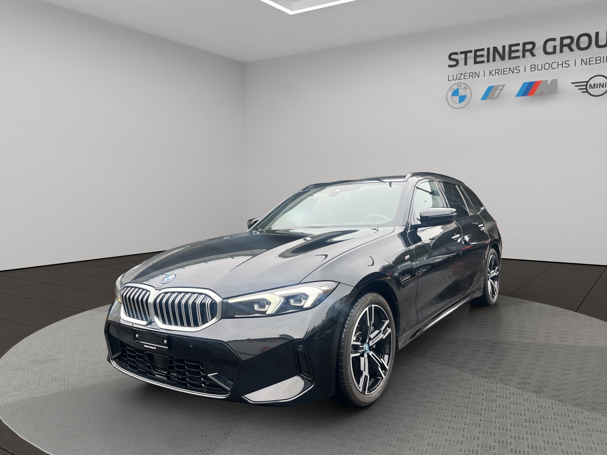 BMW 330e x DriveTouring Steptronic M Sport