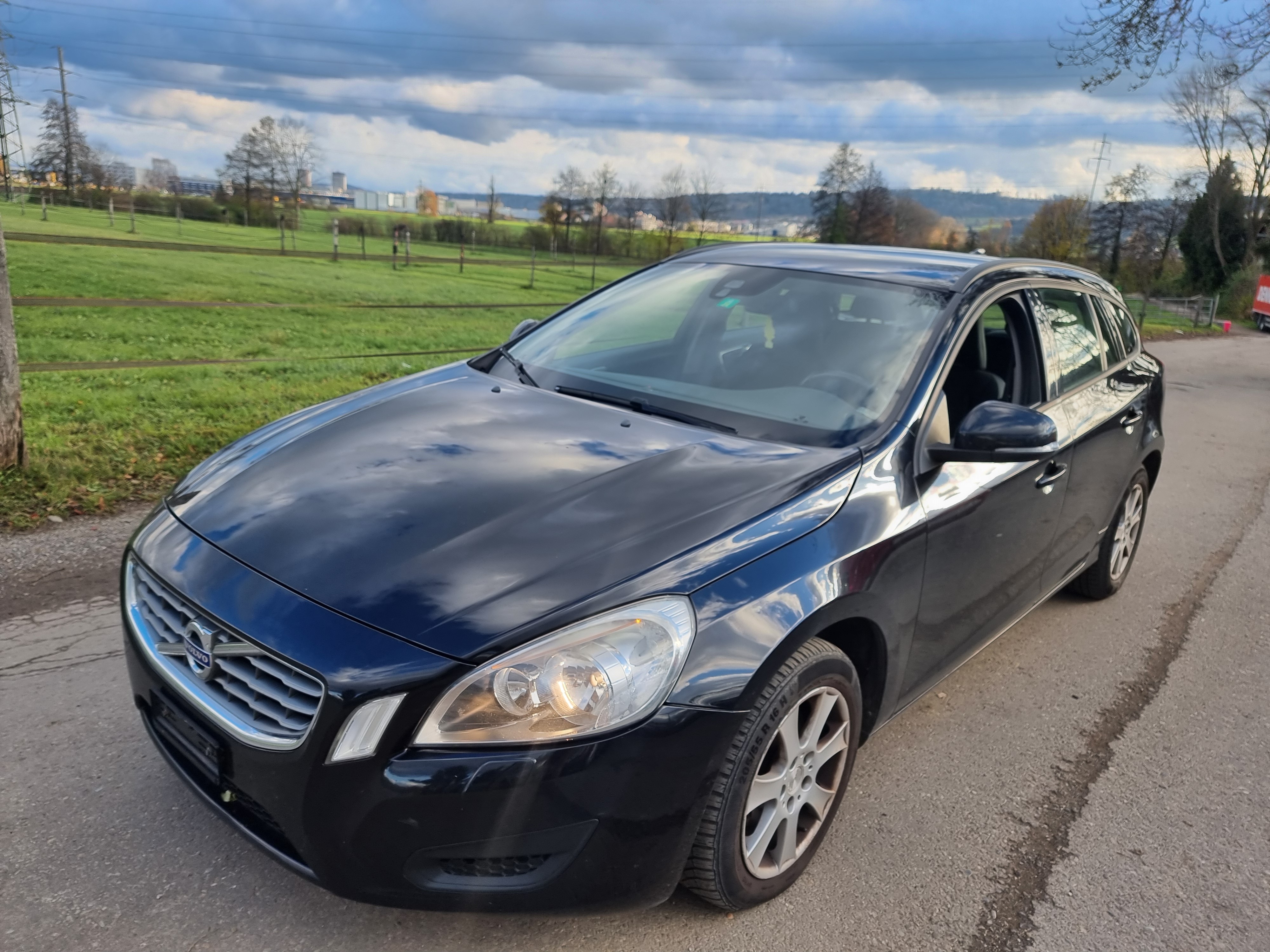 VOLVO V60 D3 Kinetic Geartronic