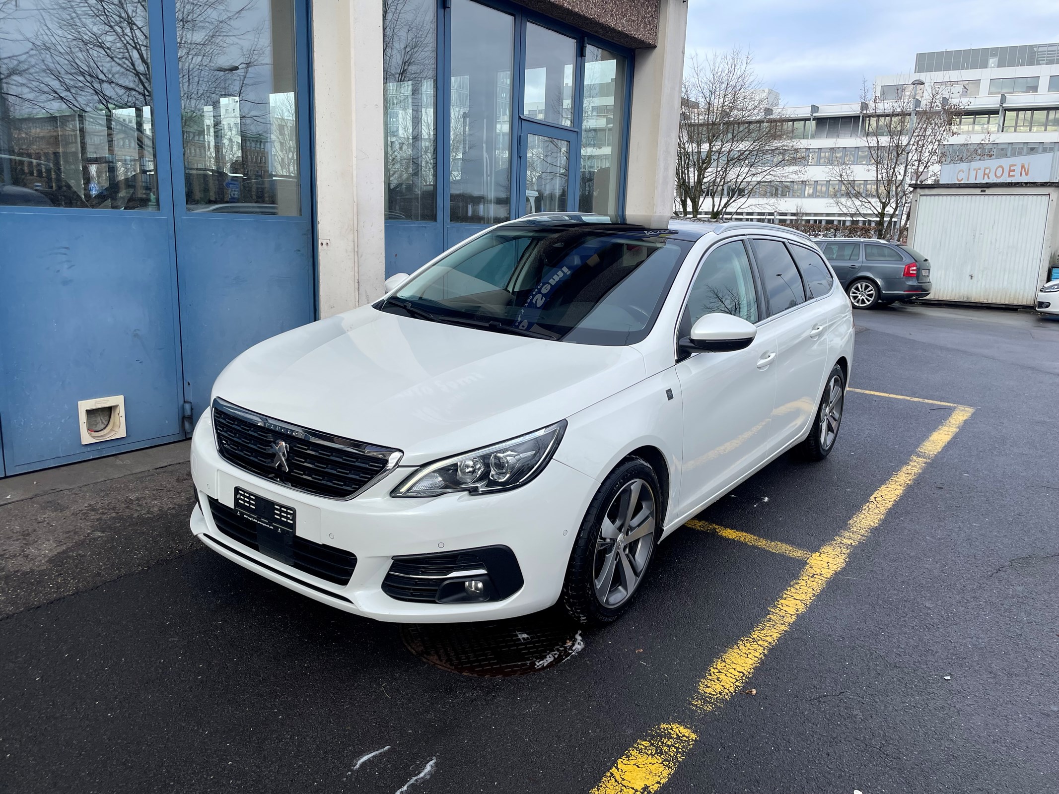 PEUGEOT 308 SW 1.2 Pure Tech Business LineEAT8