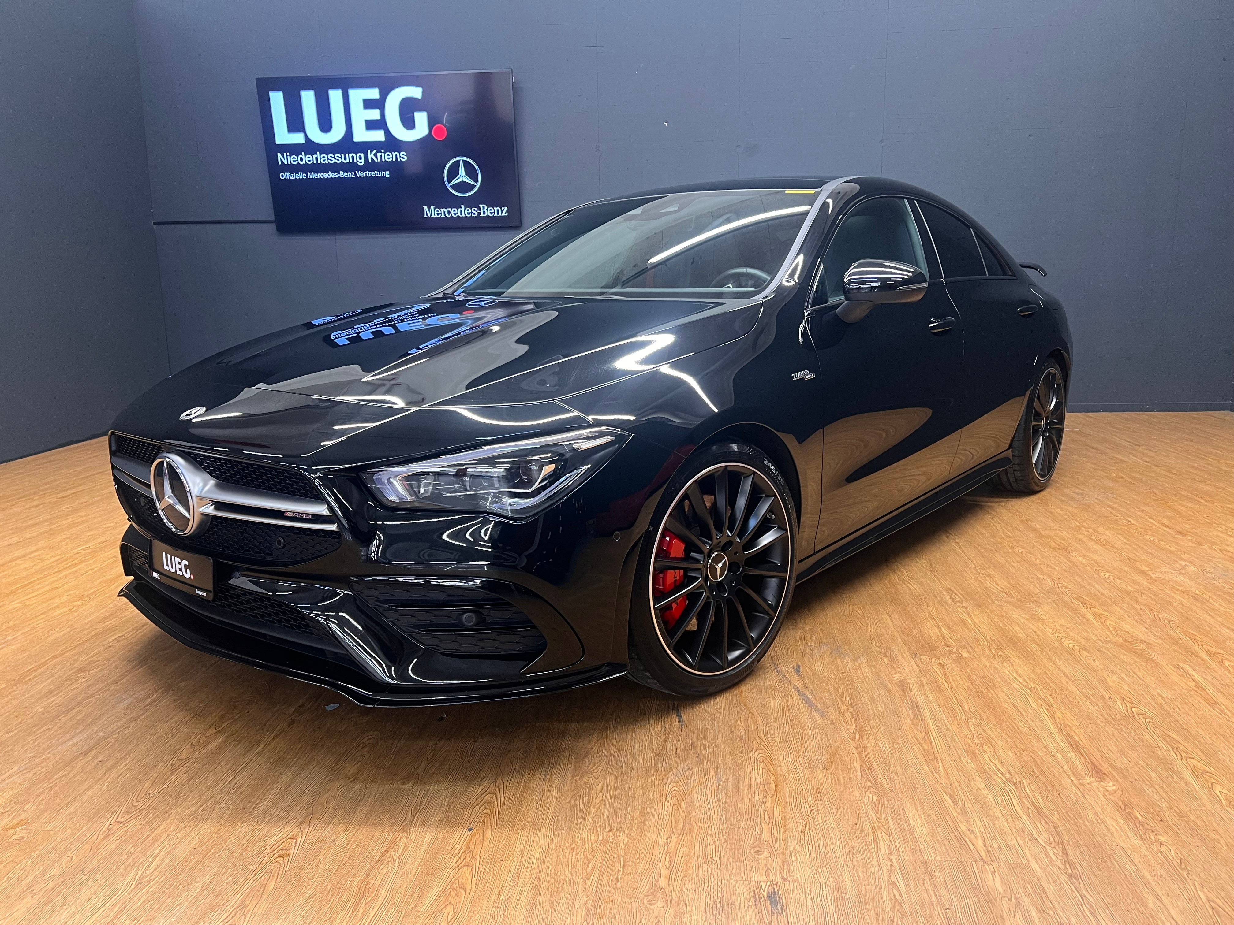 MERCEDES-BENZ CLA 35 4M - AMG - Panorama-Dach / Ambiente-Licht