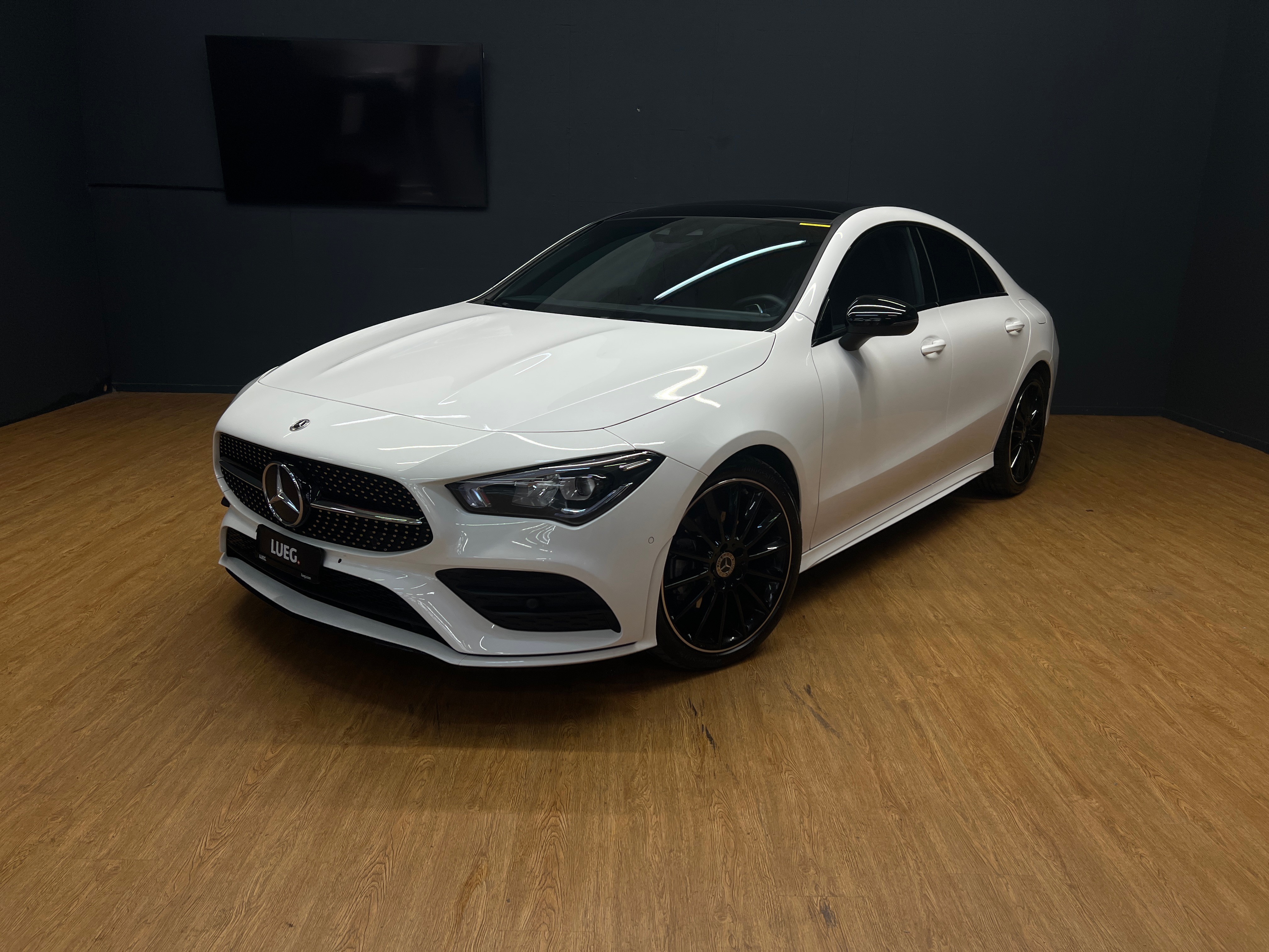 MERCEDES-BENZ CLA 200 - AMG - Ambiente-Licht / Rückfahrkamera / Panorama-Dach / Garantie bis 01.2027