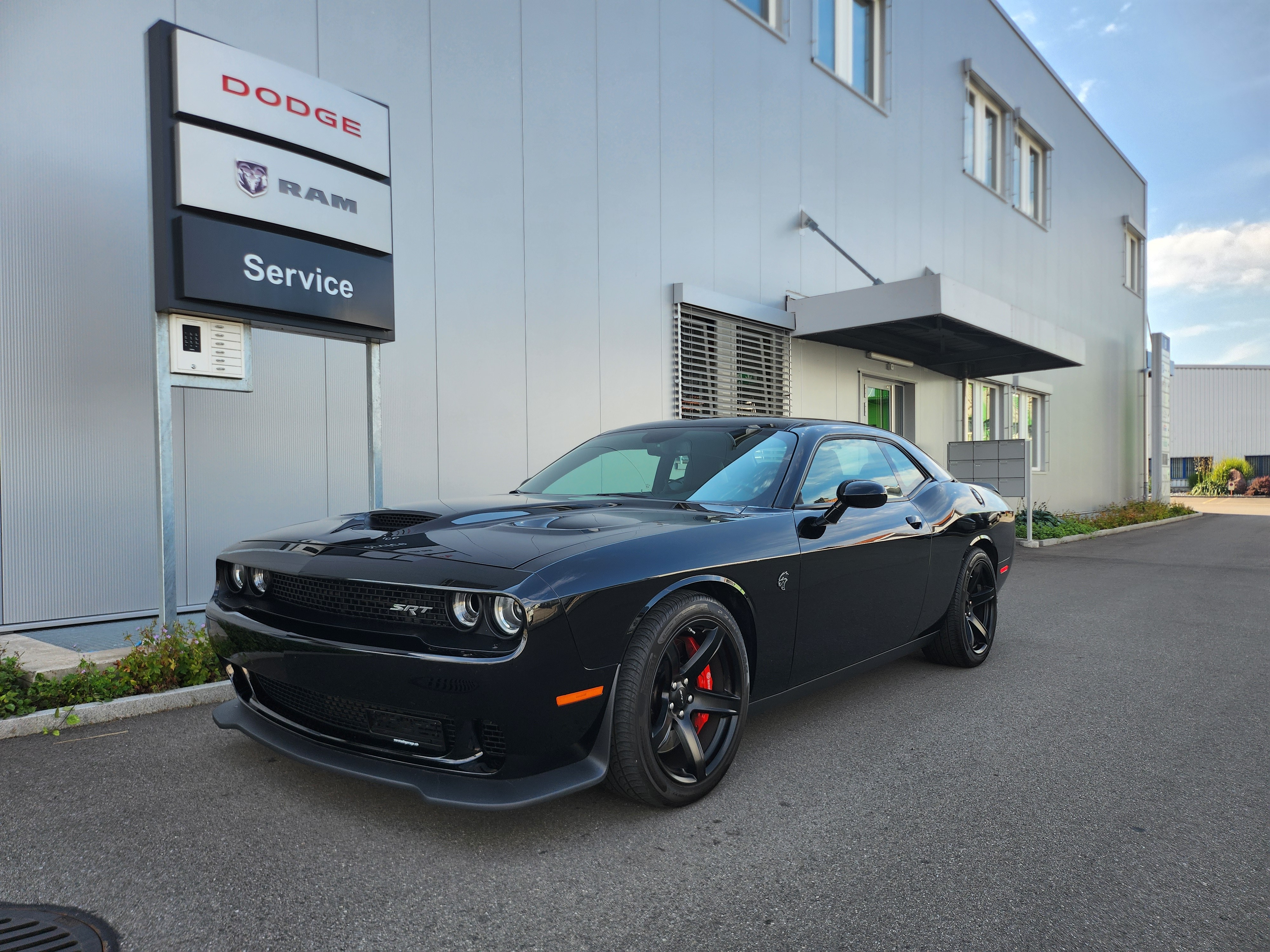 DODGE Challenger 6.2 SRT Hellcat 717PS