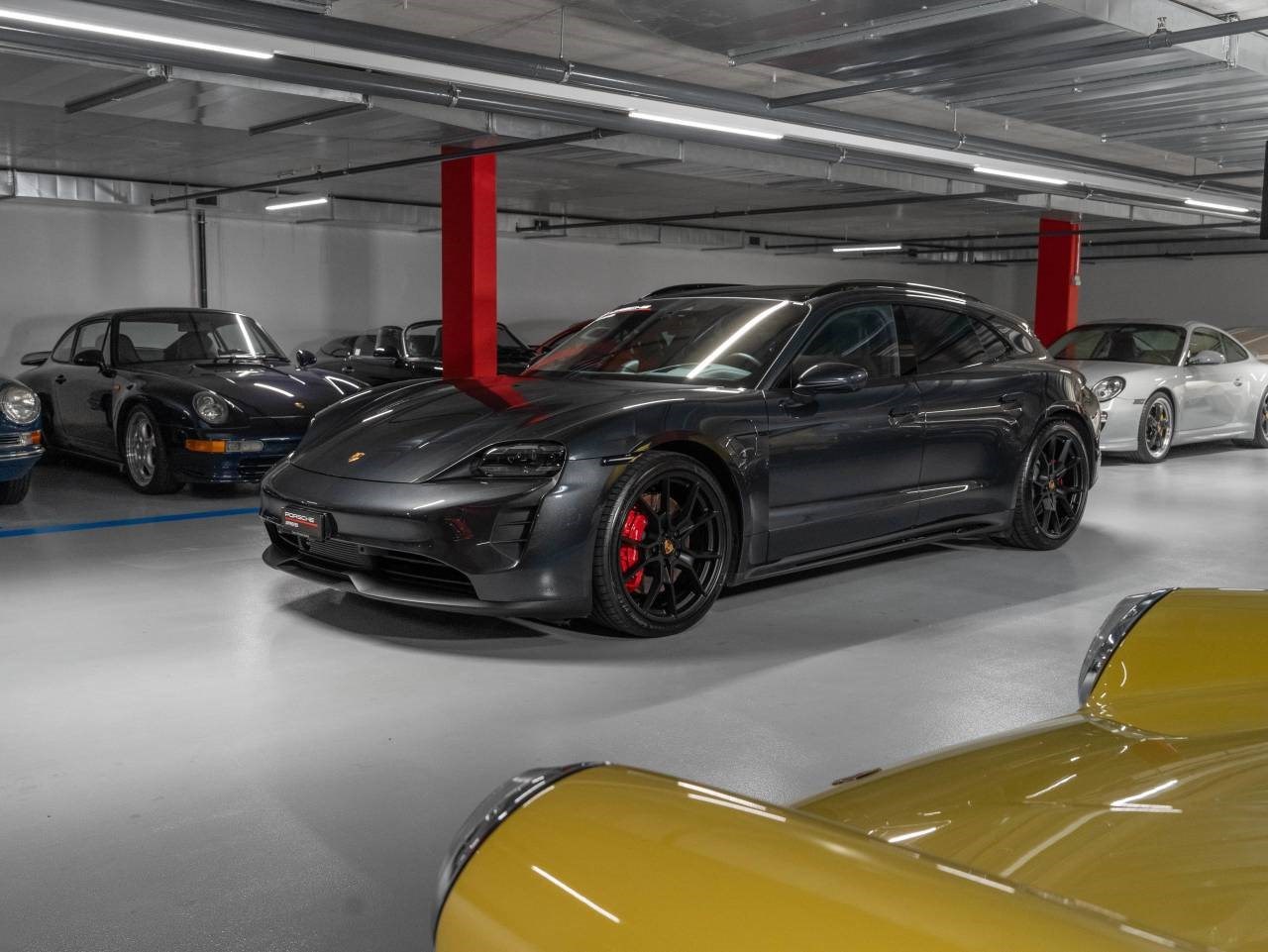 PORSCHE TAYCAN GTS Sport Turismo