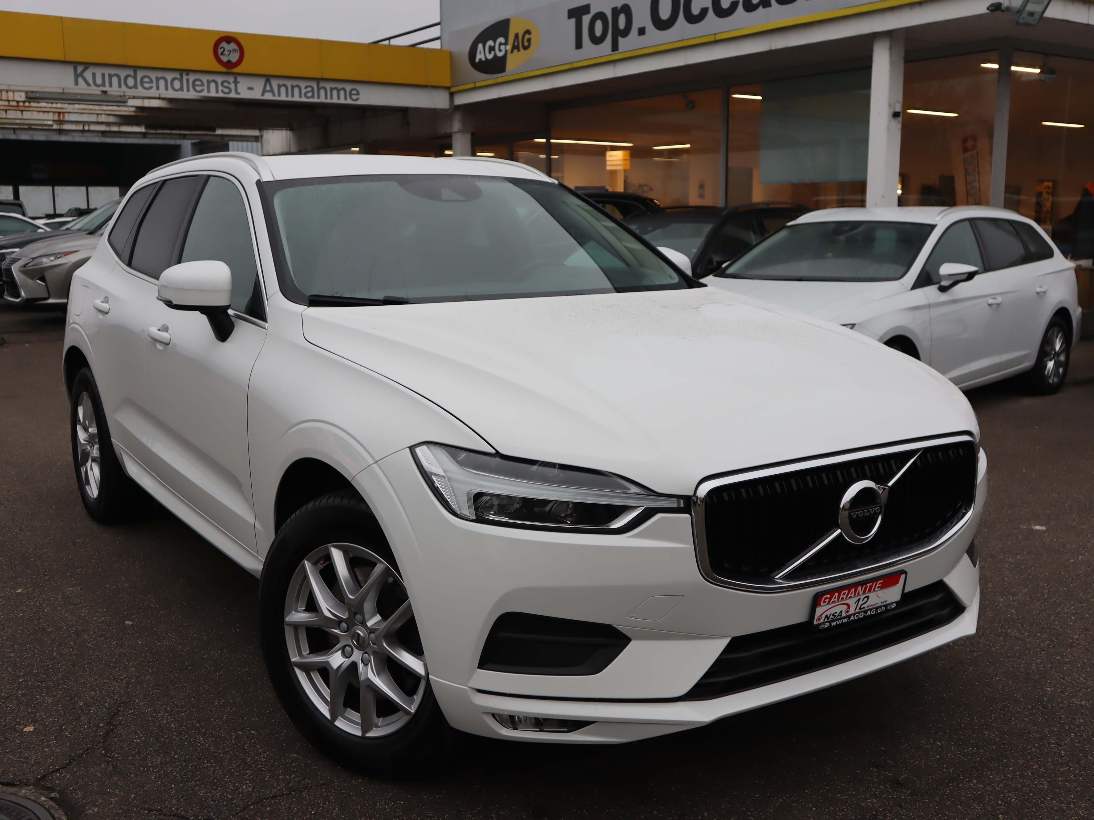 VOLVO XC60 B4 Diesel Mild Hybrid AWD Momentum Geartronic ** Gr-Navi ** RF-Kamera ** Frisch ab MFK & Service **