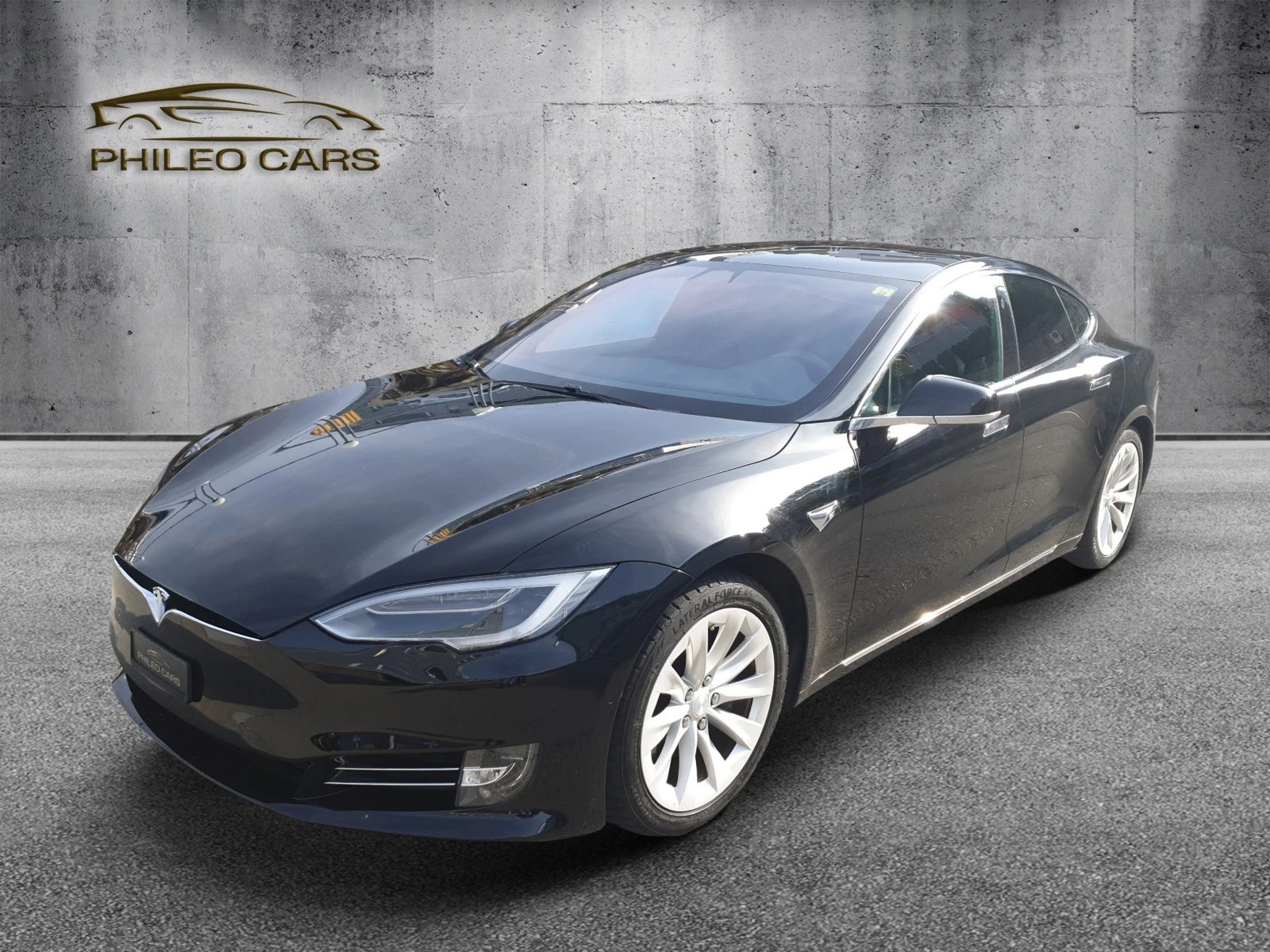 TESLA Model S 75 D