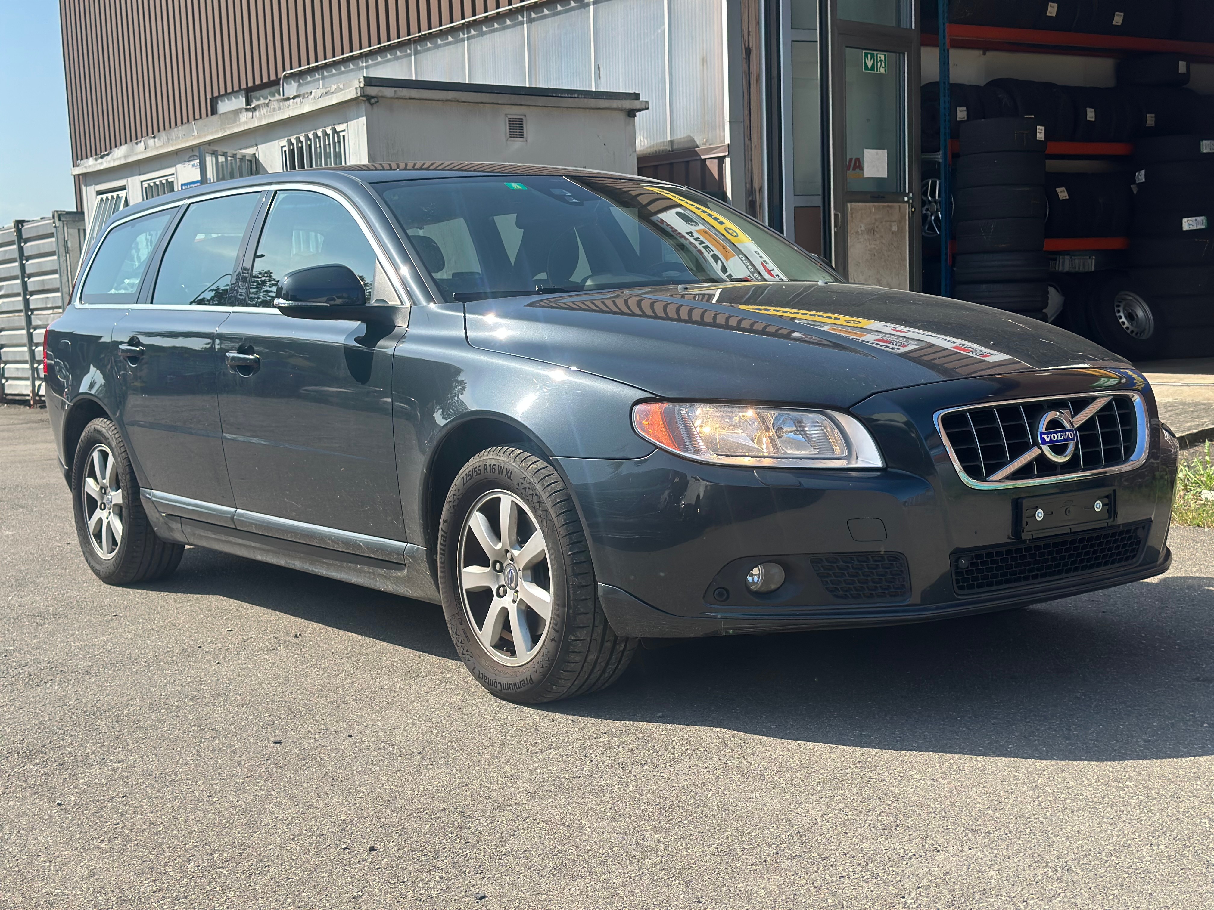 VOLVO V70 T4 Momentum Powershift