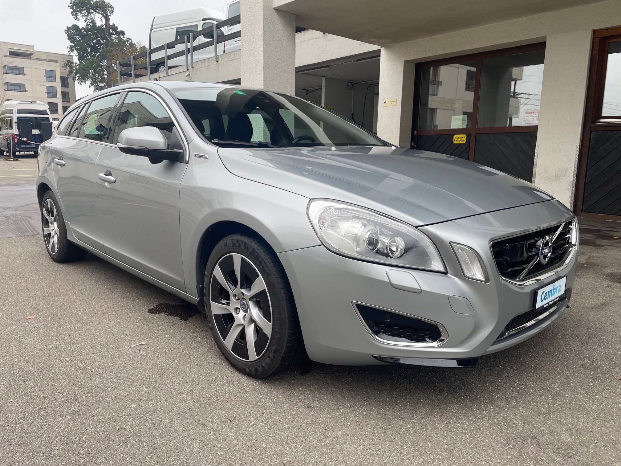 VOLVO V60 D6 AWD Plug-in Hybrid Summum Geartronic, 4X4 ALLRAD / * 12 Monate Garantie *