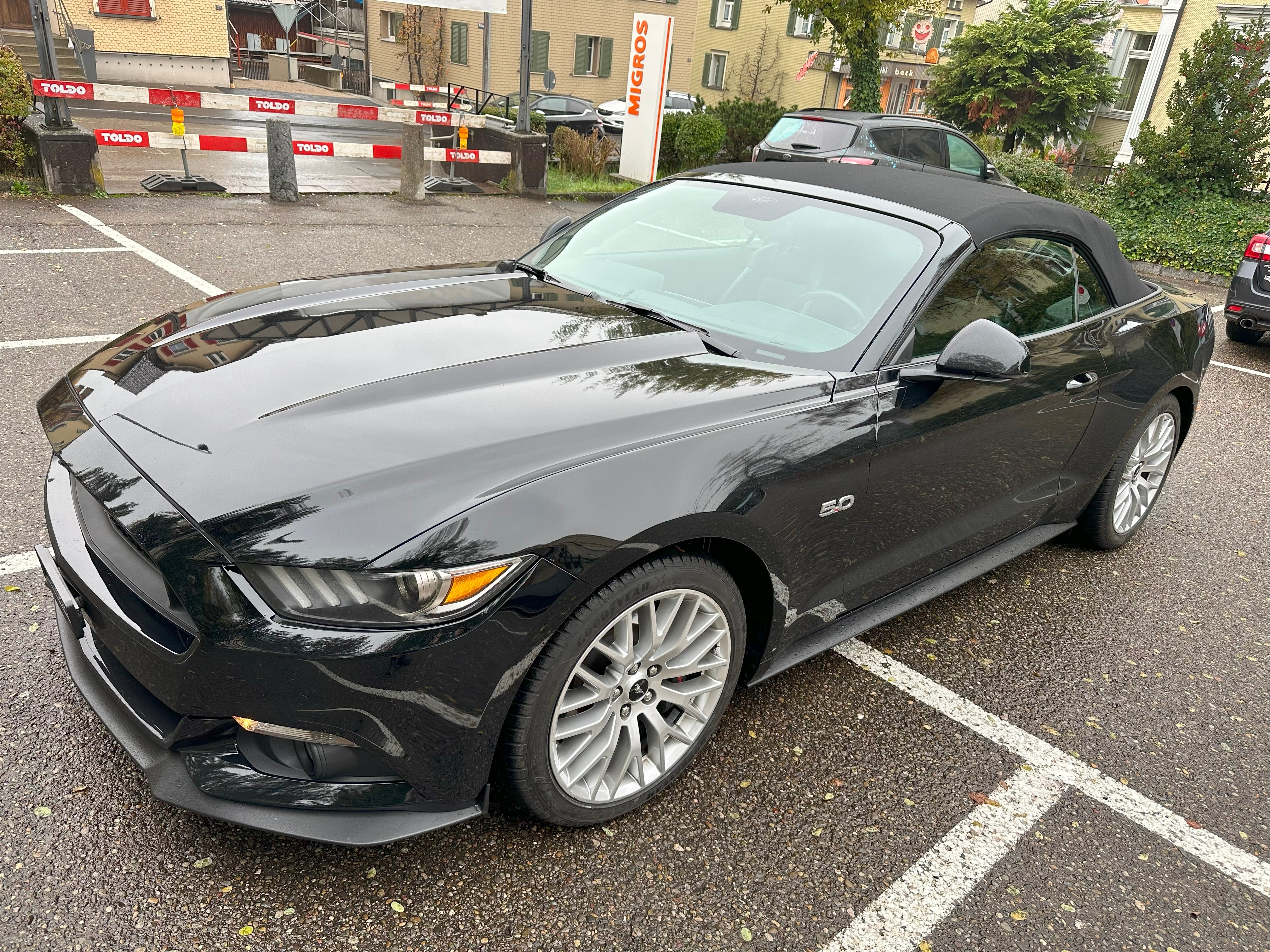 FORD Mustang Convertible 5.0 V8 GT Automat