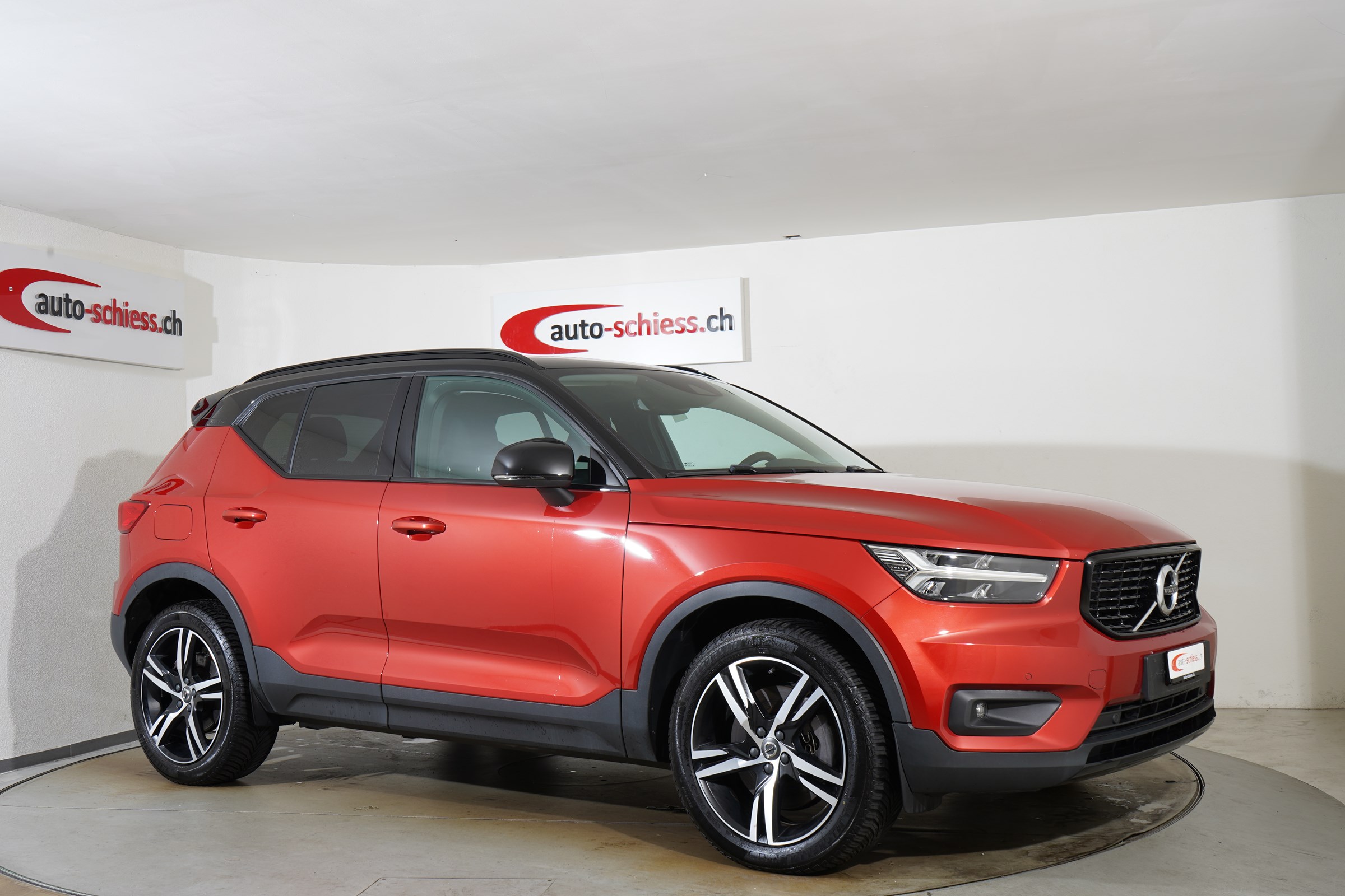 VOLVO XC40 T4 TwE R-Design Expression DCT Bi Color