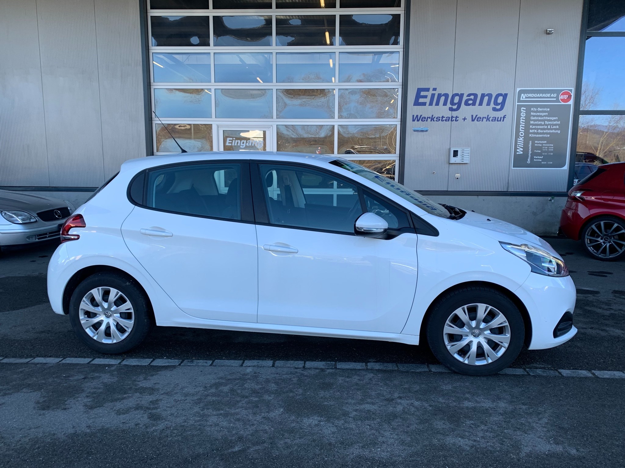 PEUGEOT 208 1.2 PureTech Active