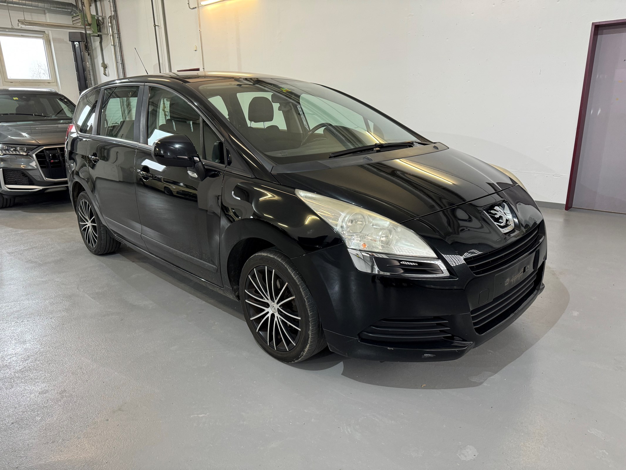 PEUGEOT 5008 1.6 HDI Sport