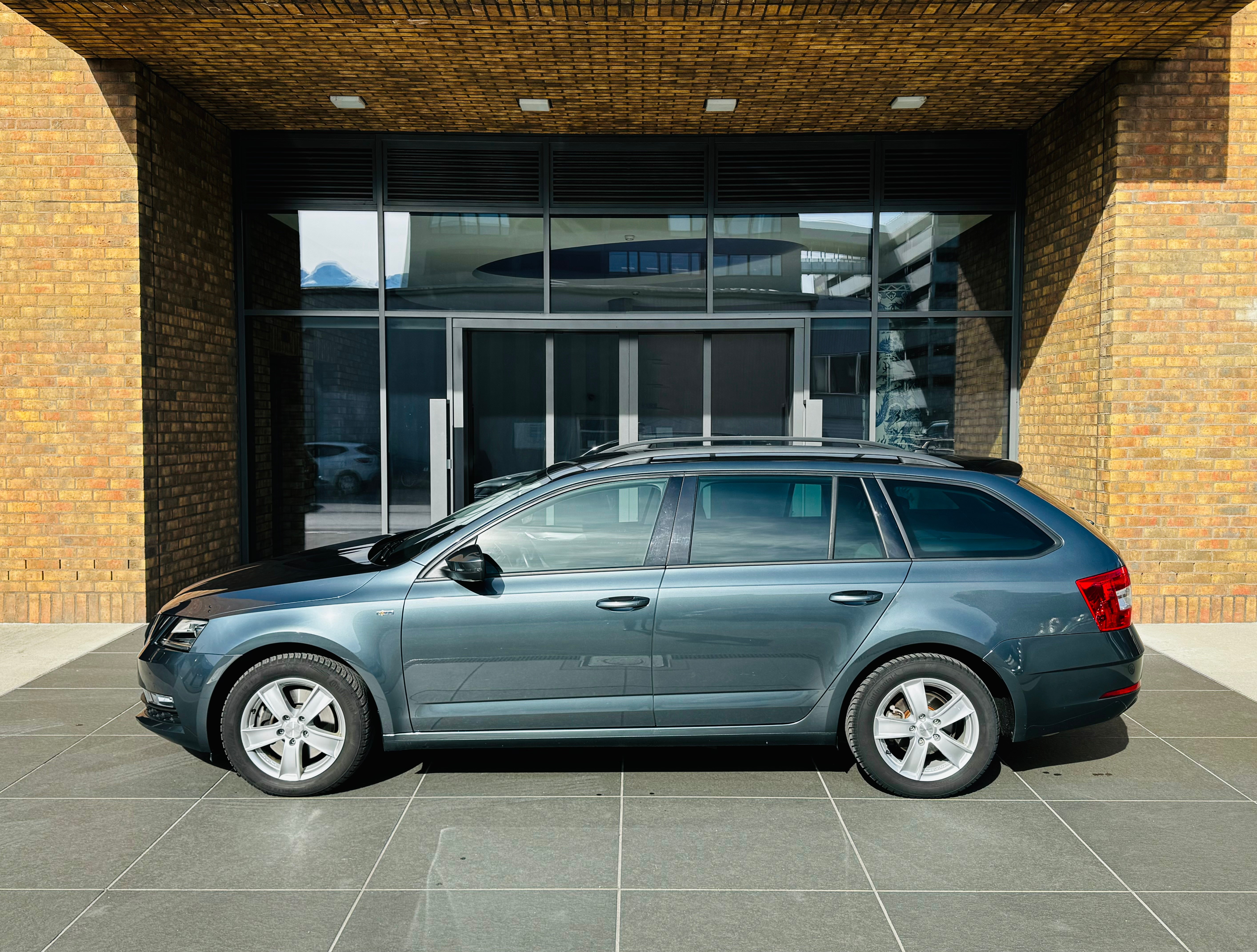 SKODA Octavia Combi 2.0 TDI Soleil 4x4 DSG | AHK 2.0t