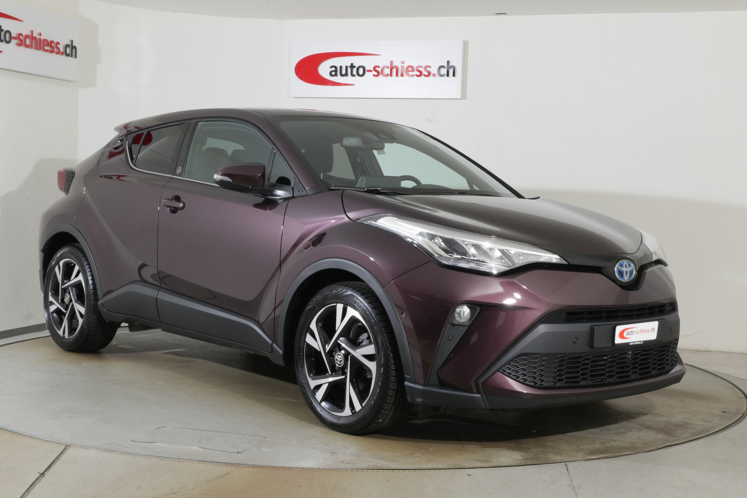 TOYOTA C-HR 2.0i e-CVT Team